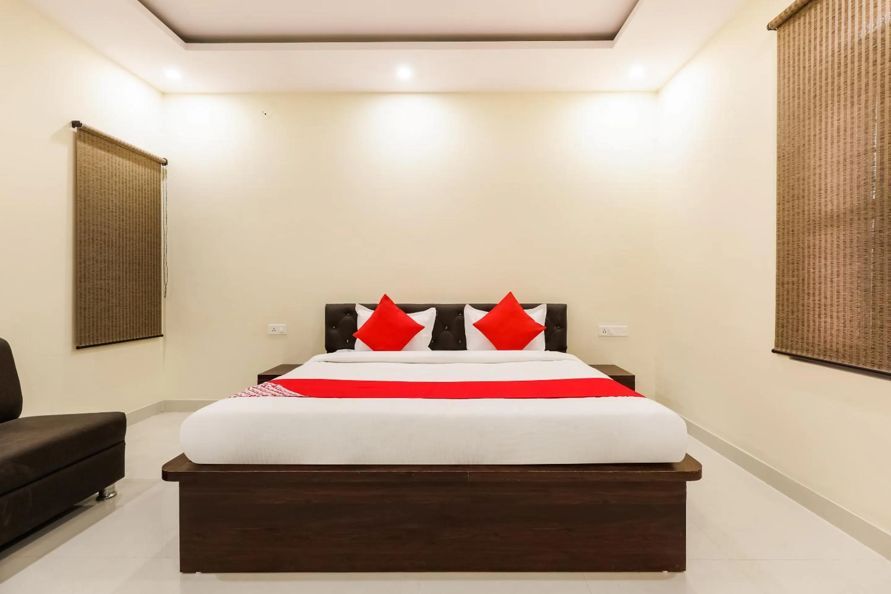 Bedroom, Bed in Hotel O Yuvan