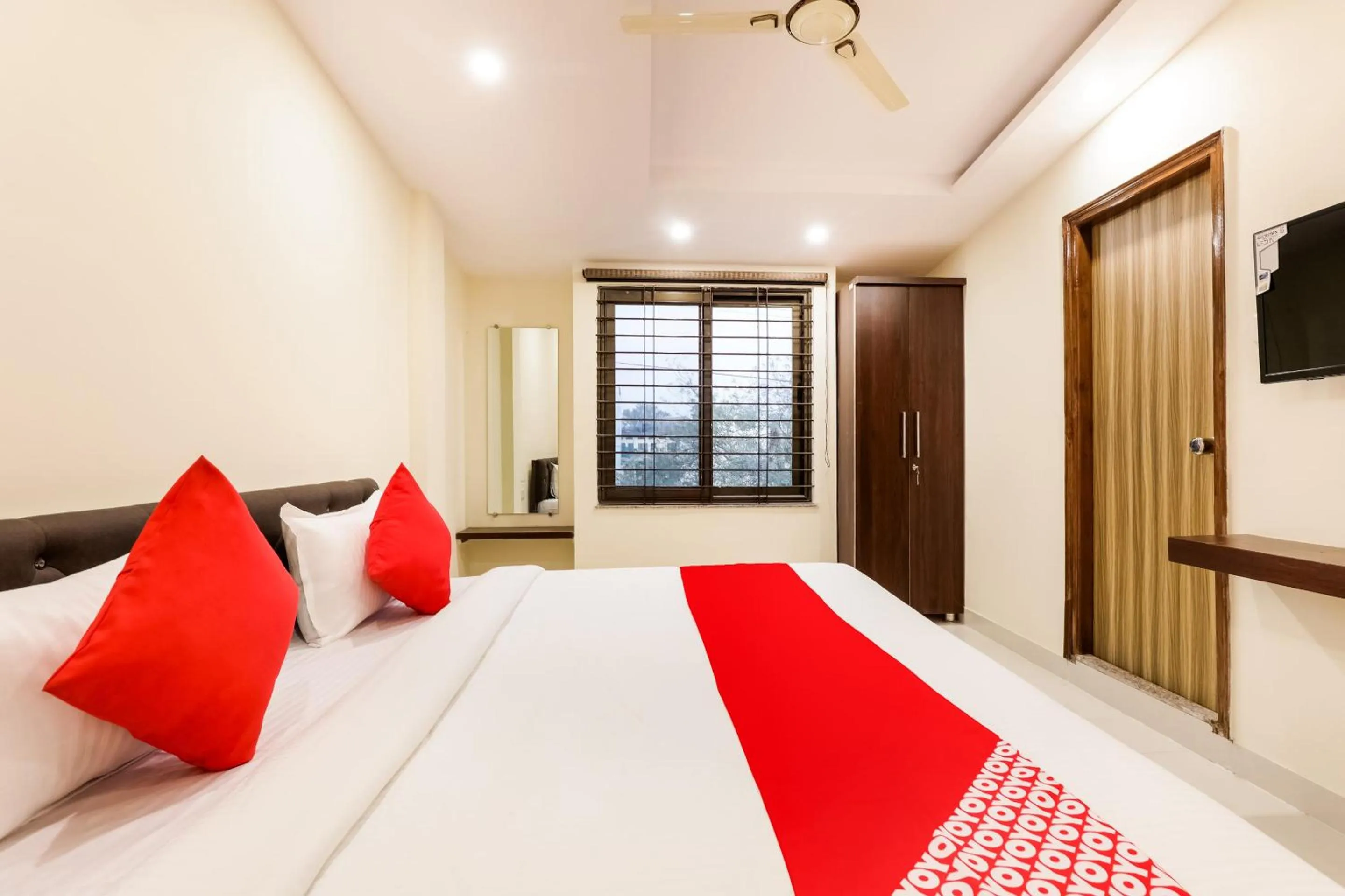 Bedroom, Bed in Hotel O Yuvan