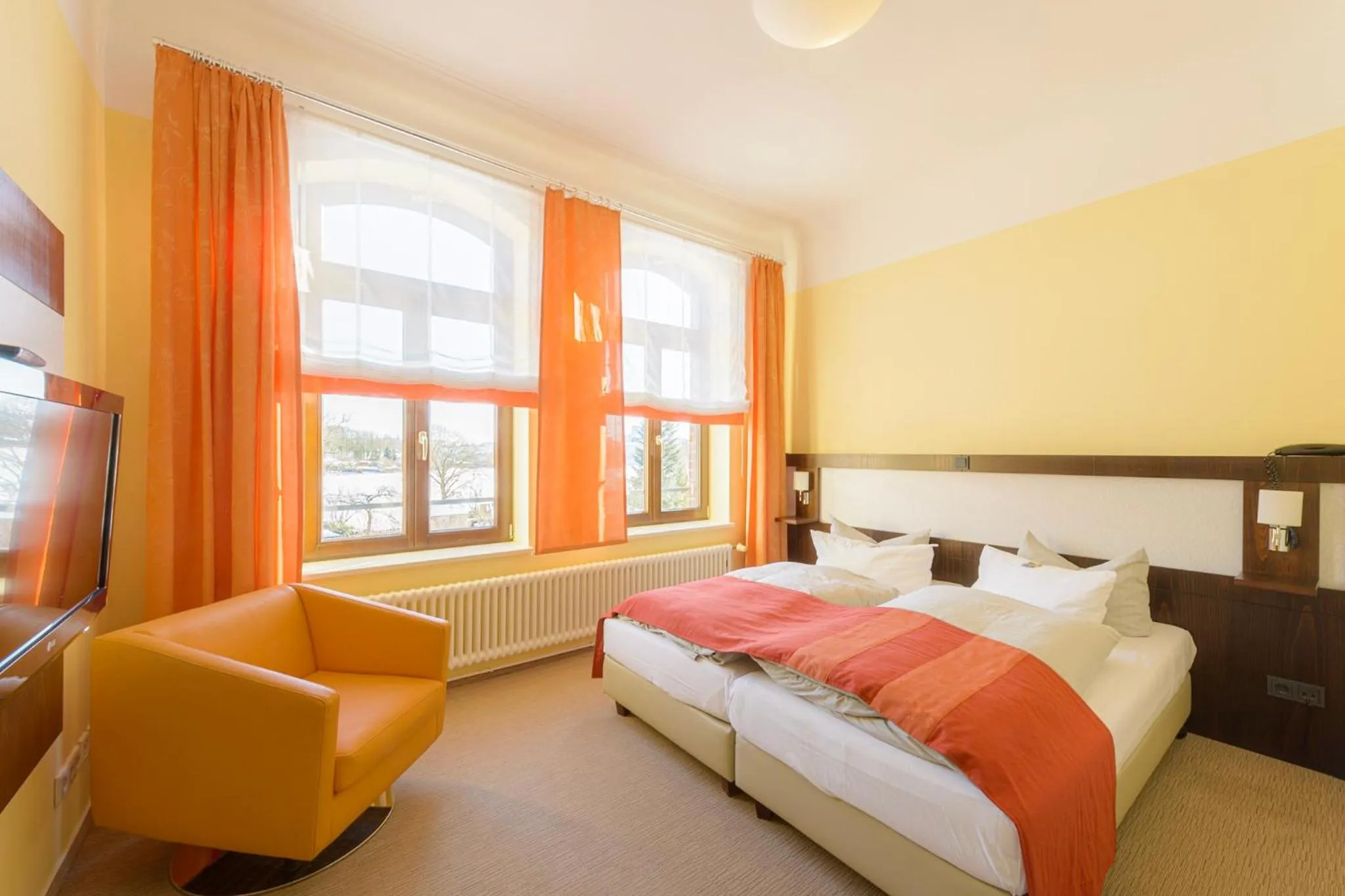 Photo of the whole room, Bed in Hotel Am Tiefwarensee