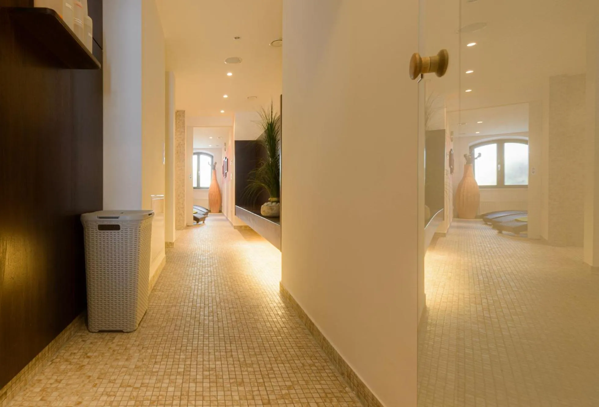 Sauna, Bed in Hotel Am Tiefwarensee