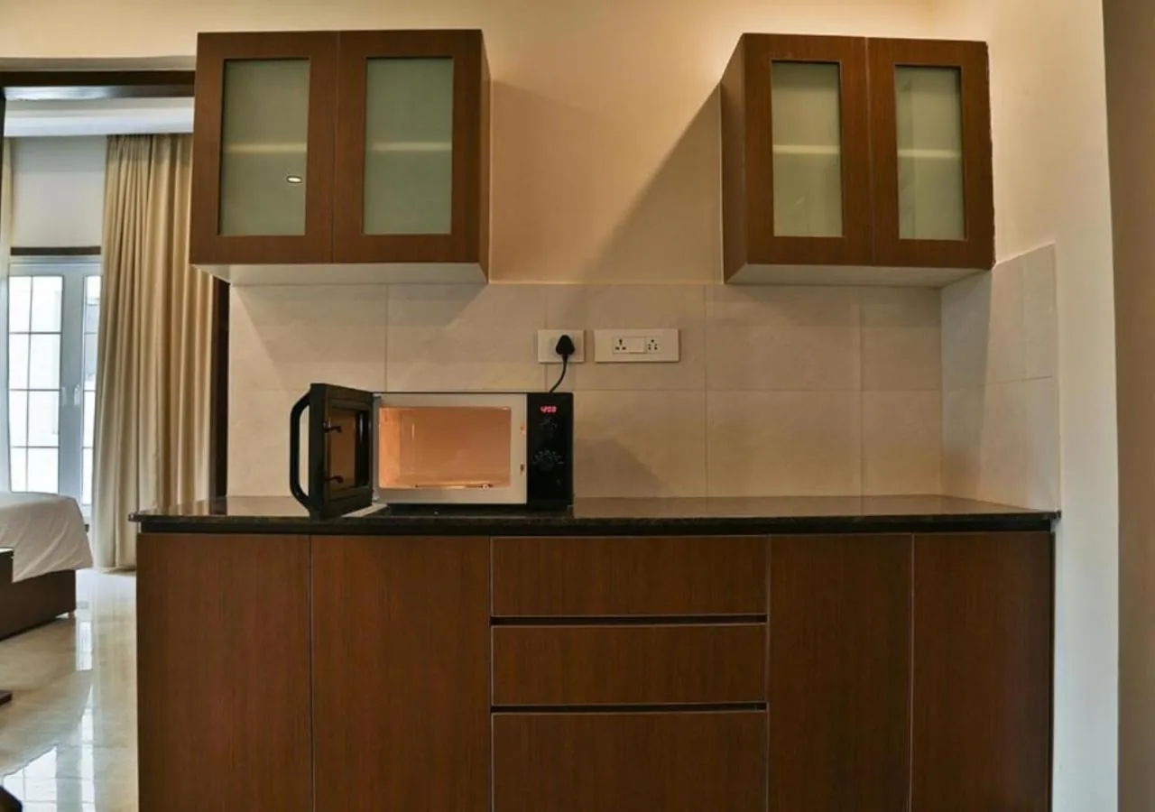 microwave in Accord Chrome