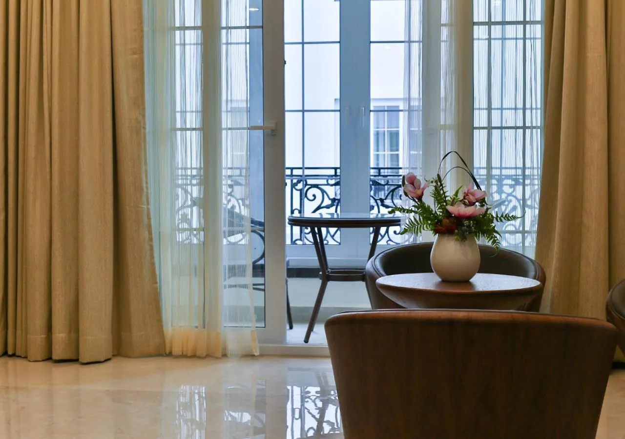 Seating area in Accord Chrome