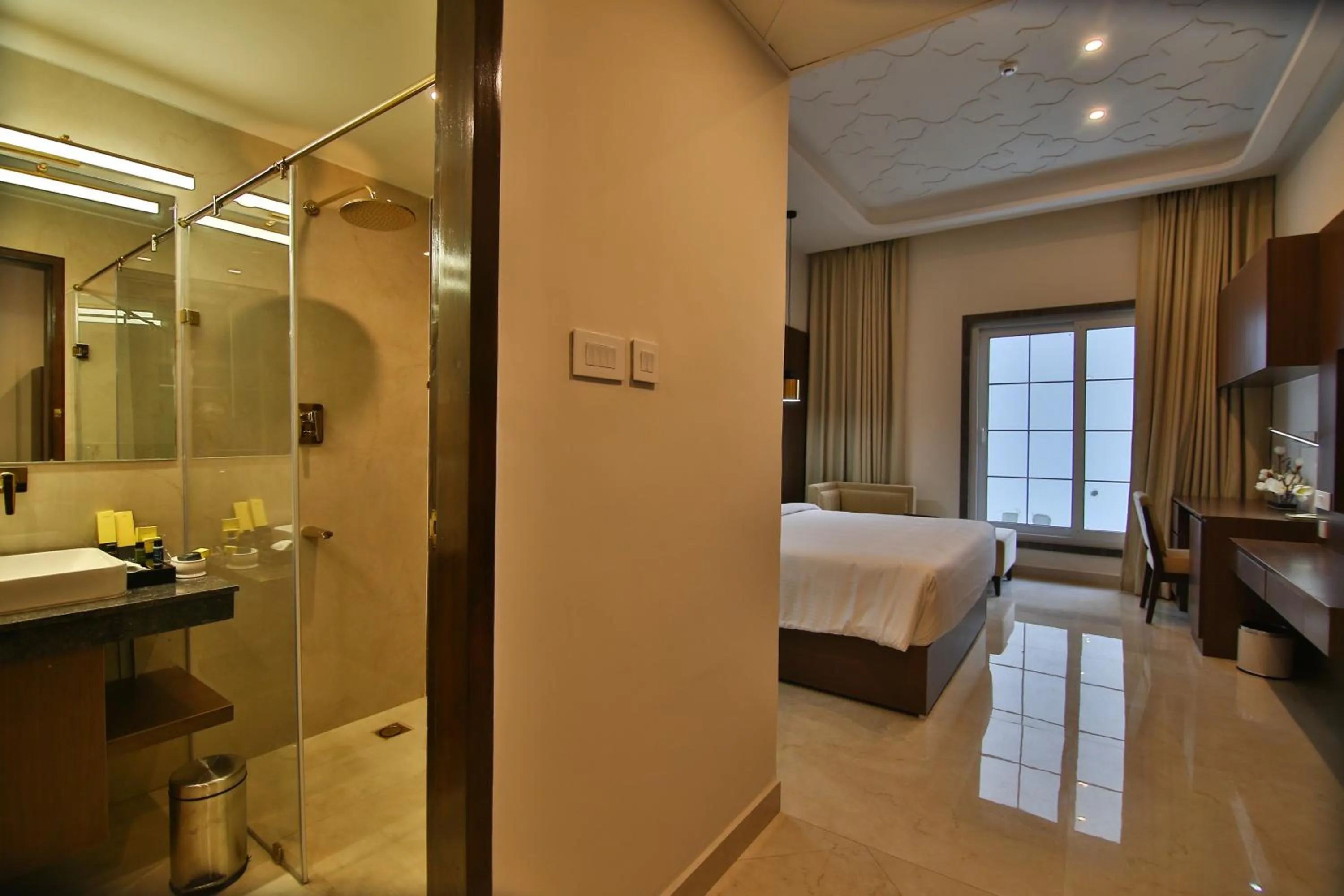 Photo of the whole room, Bed in Accord Chrome