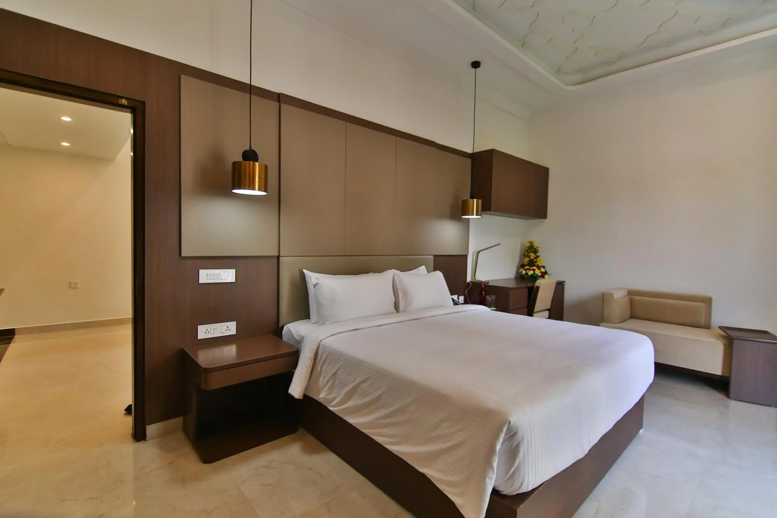 Deluxe Suite - single occupancy in Accord Chrome Deluxe Suite - single occupancy in Accord Chrome