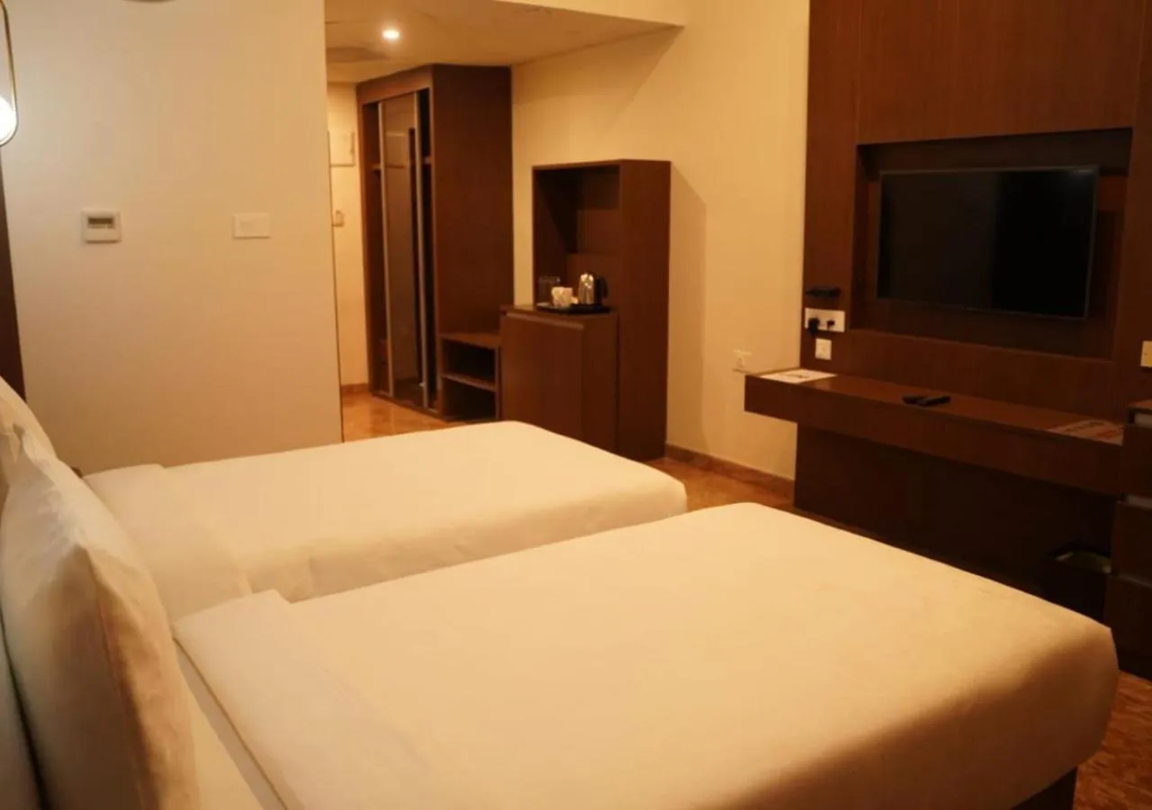 Bed in Accord Chrome