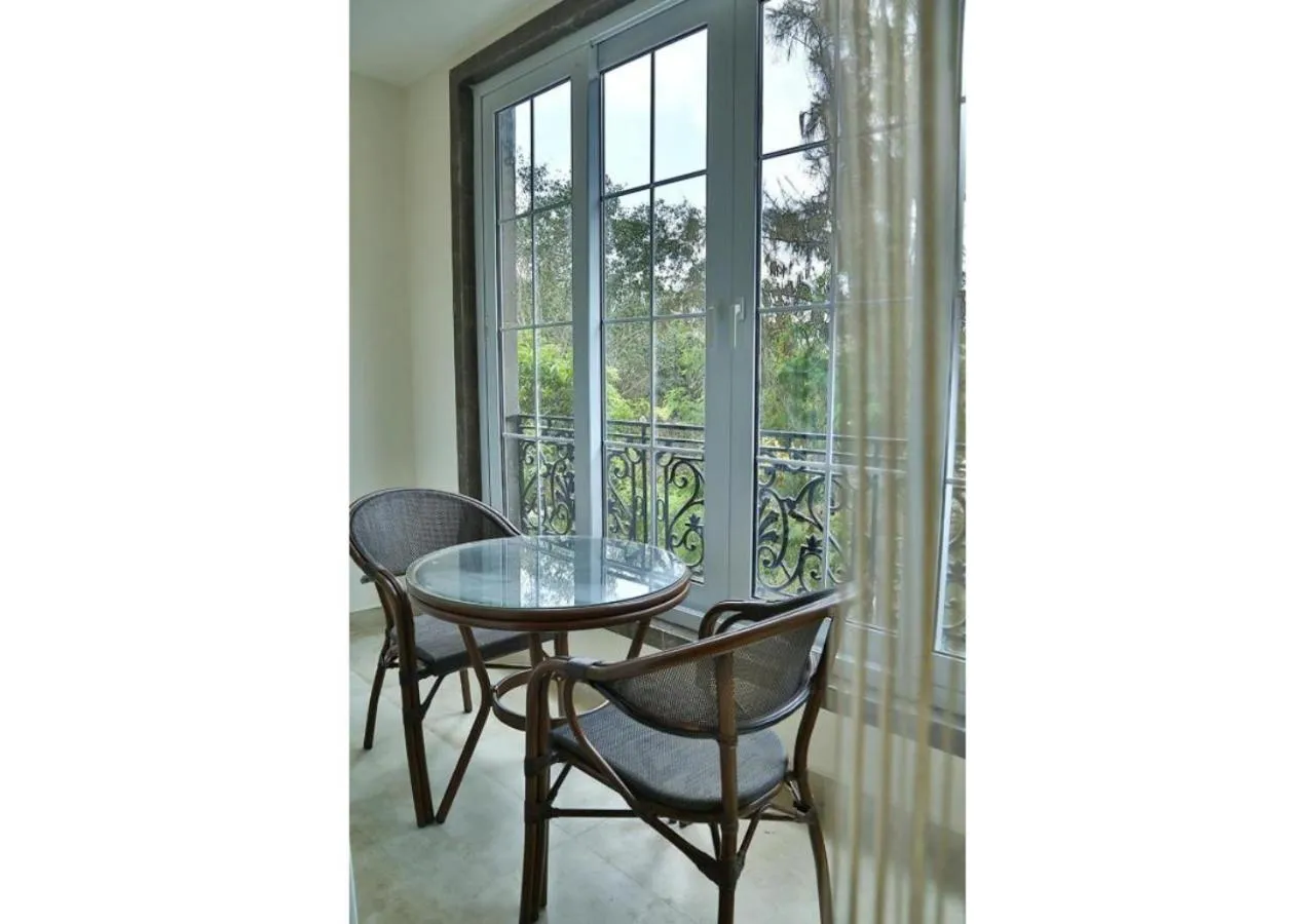 Balcony/Terrace in Accord Chrome