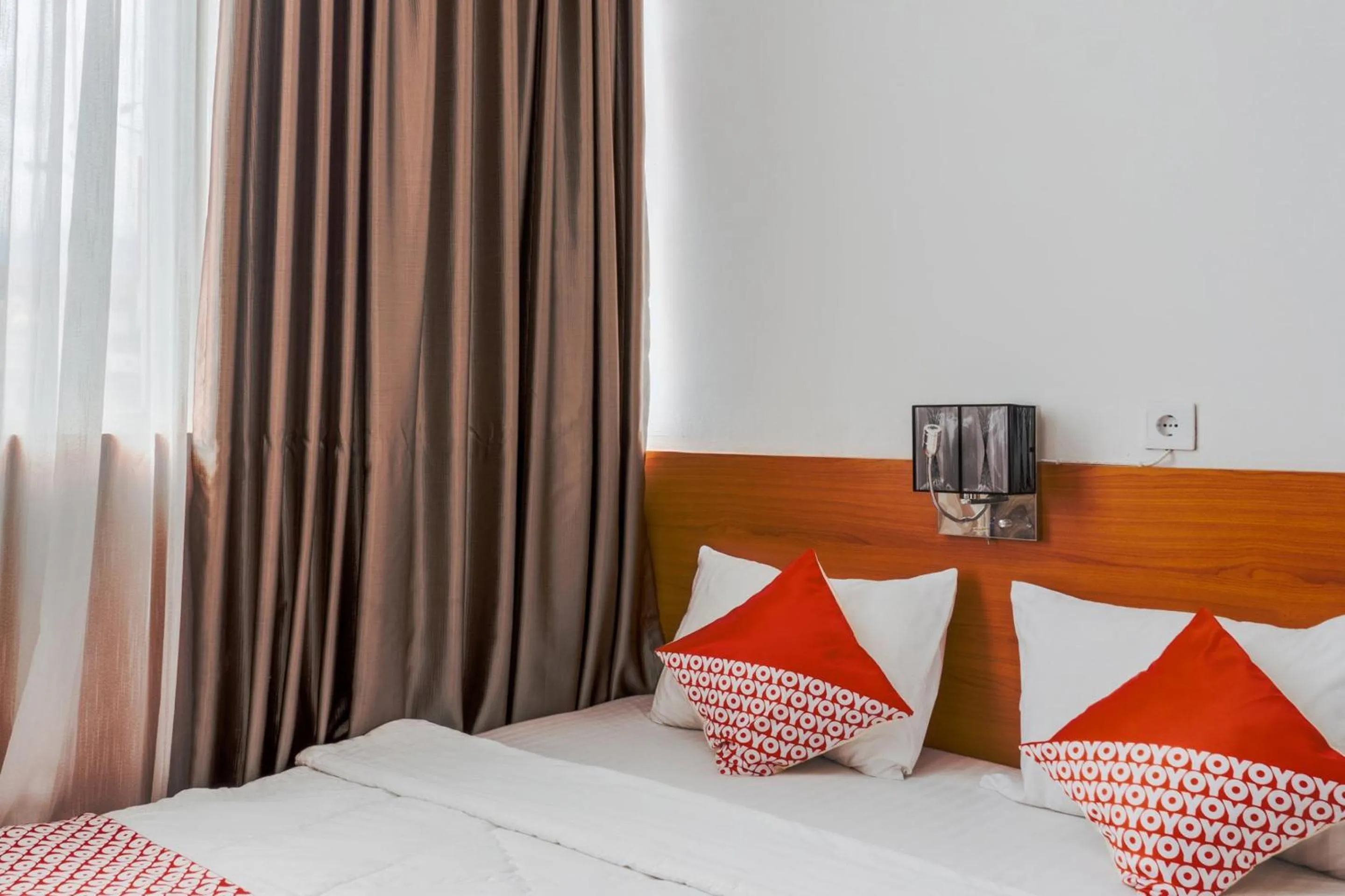 Bedroom, Bed in Hotel O Mandiri Guest House Syariah