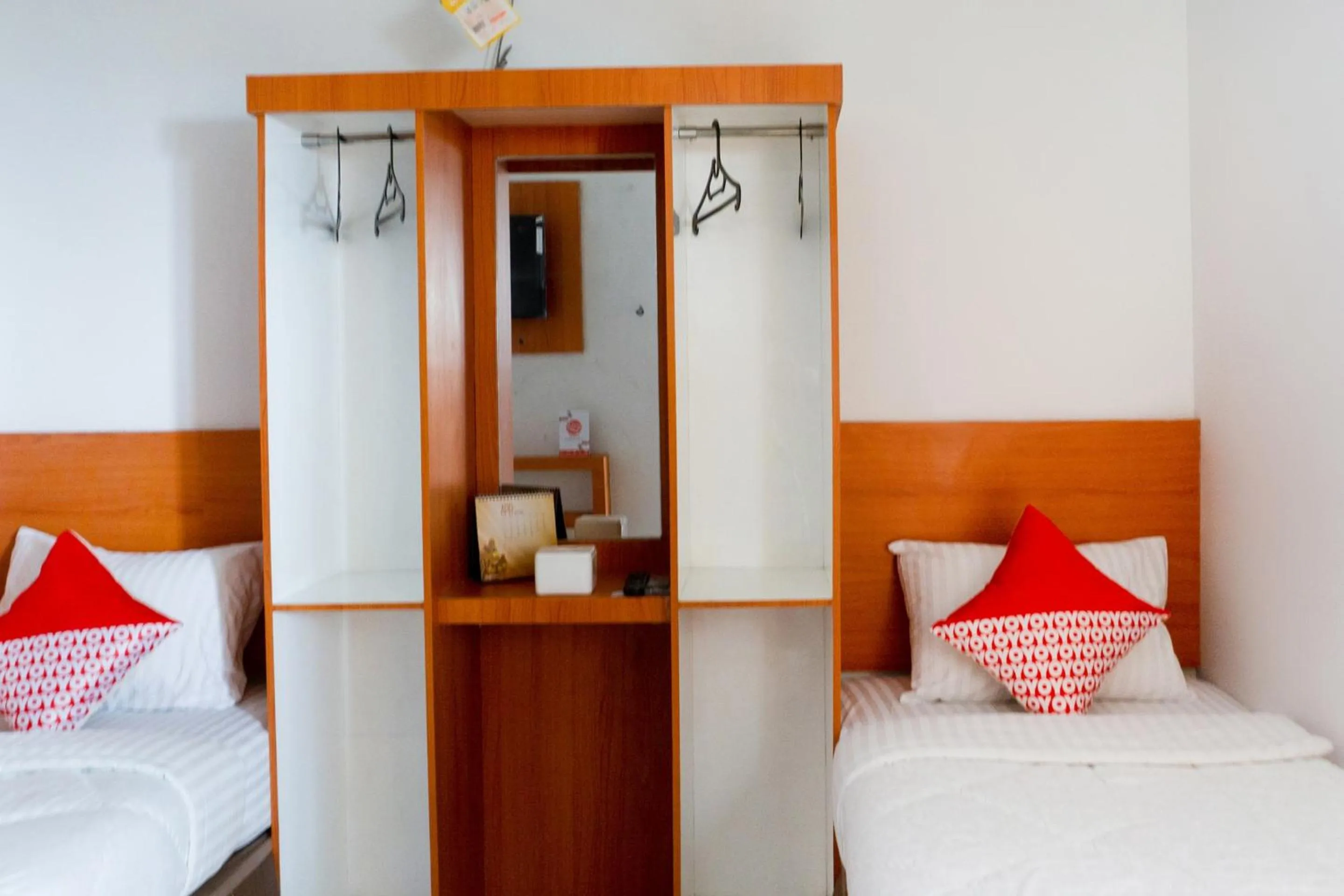 Bedroom, Bed in Hotel O Mandiri Guest House Syariah