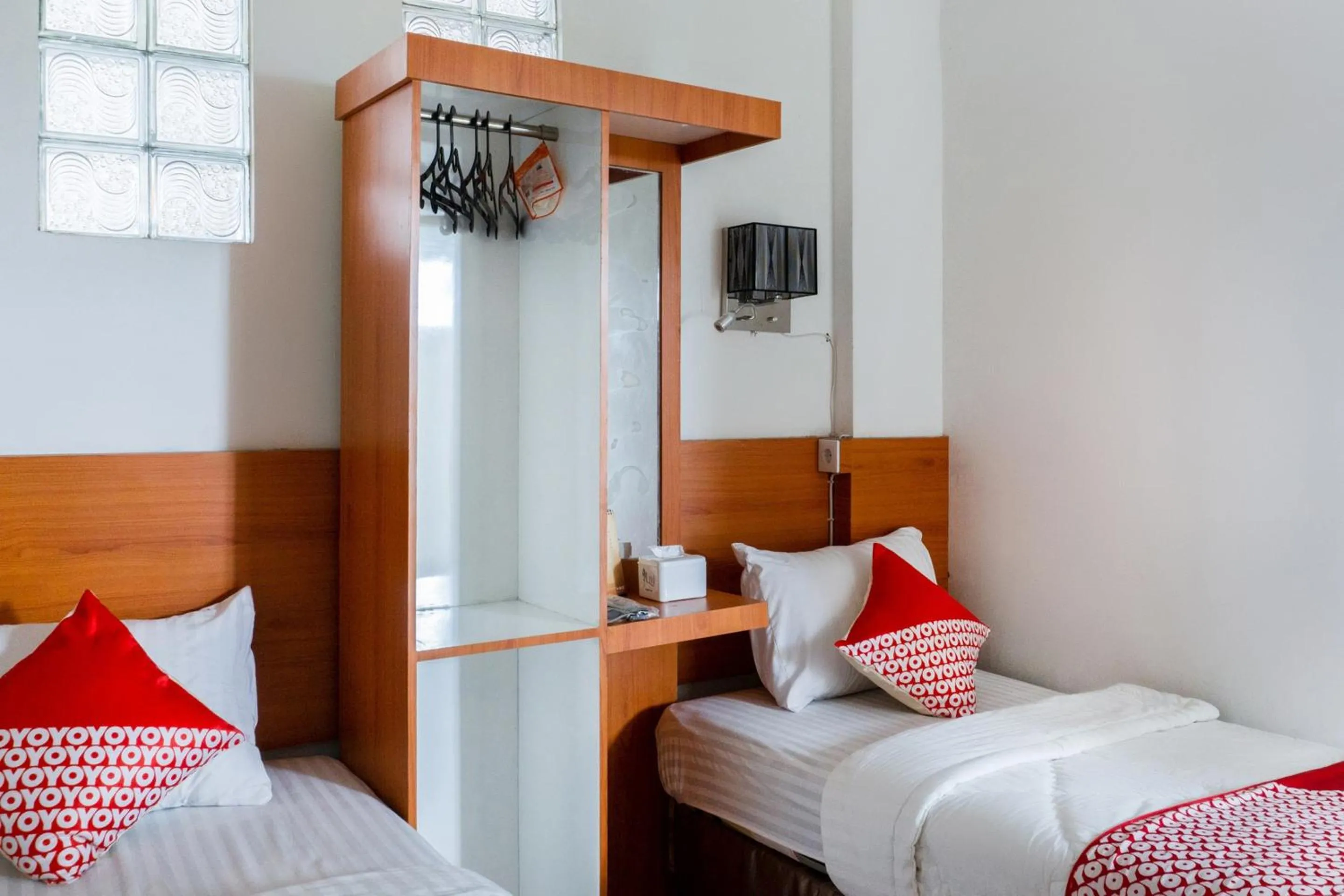 Bedroom, Bed in Hotel O Mandiri Guest House Syariah