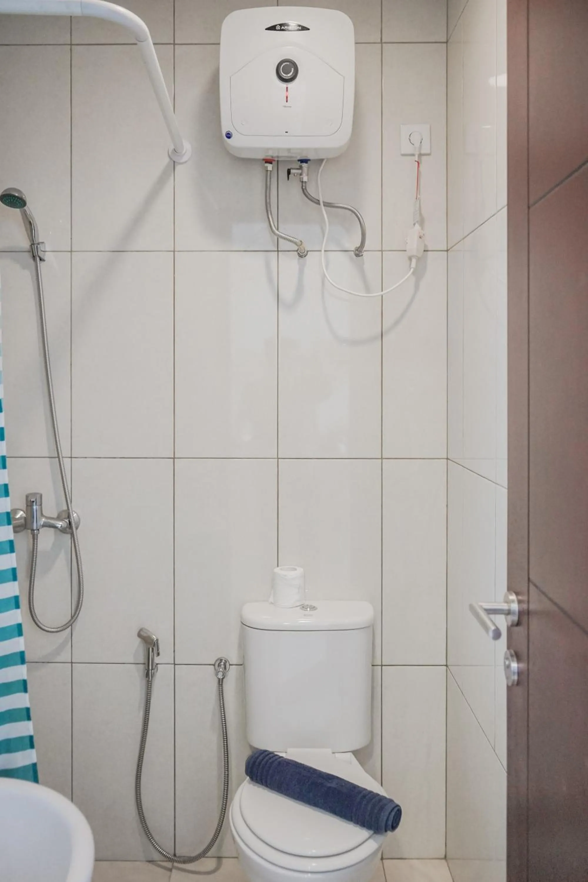 Bathroom in Cozy 1BR Asatti Apartment By Travelio