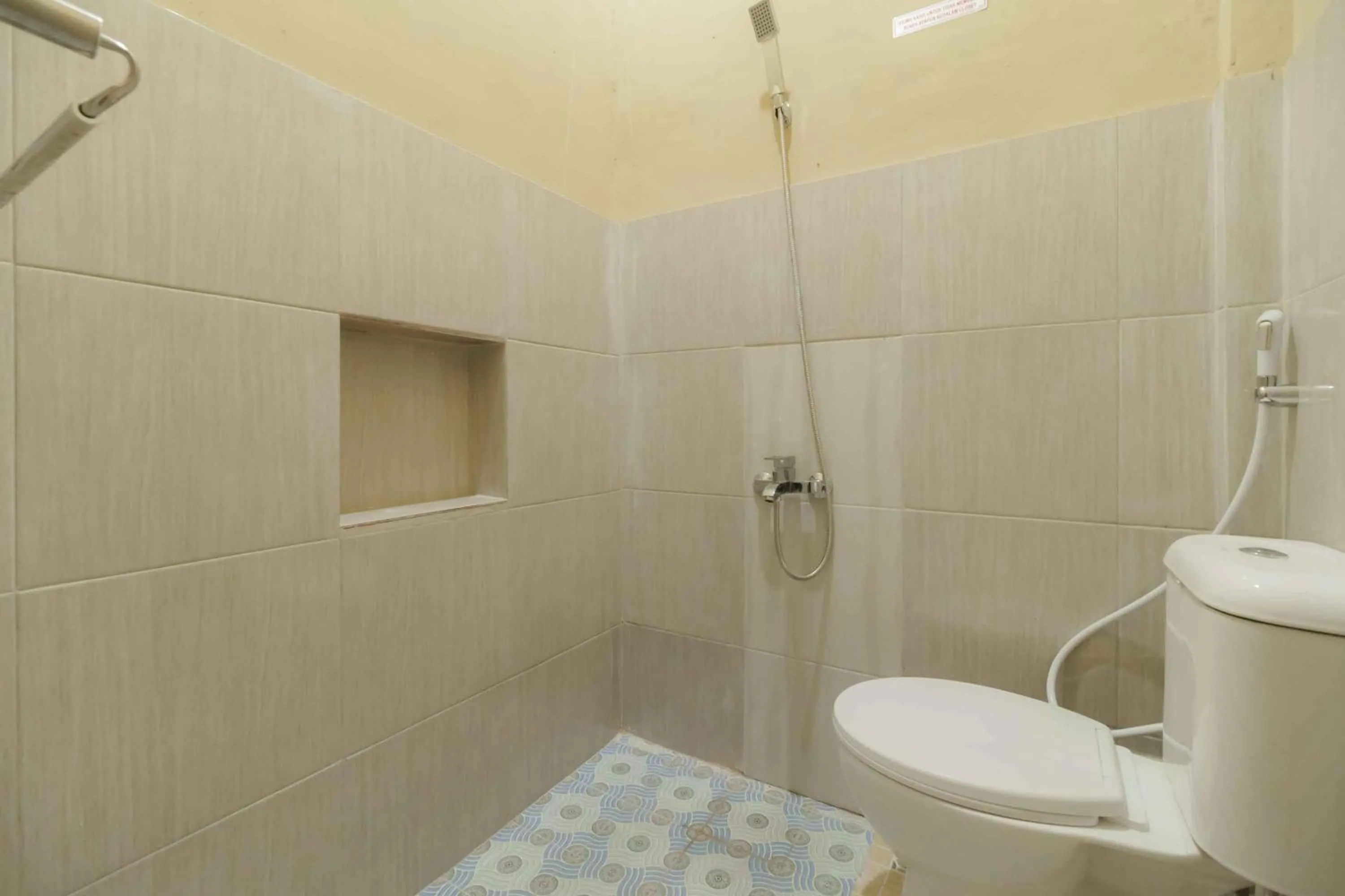 Bathroom in RedDoorz near Bukit Kubu Berastagi