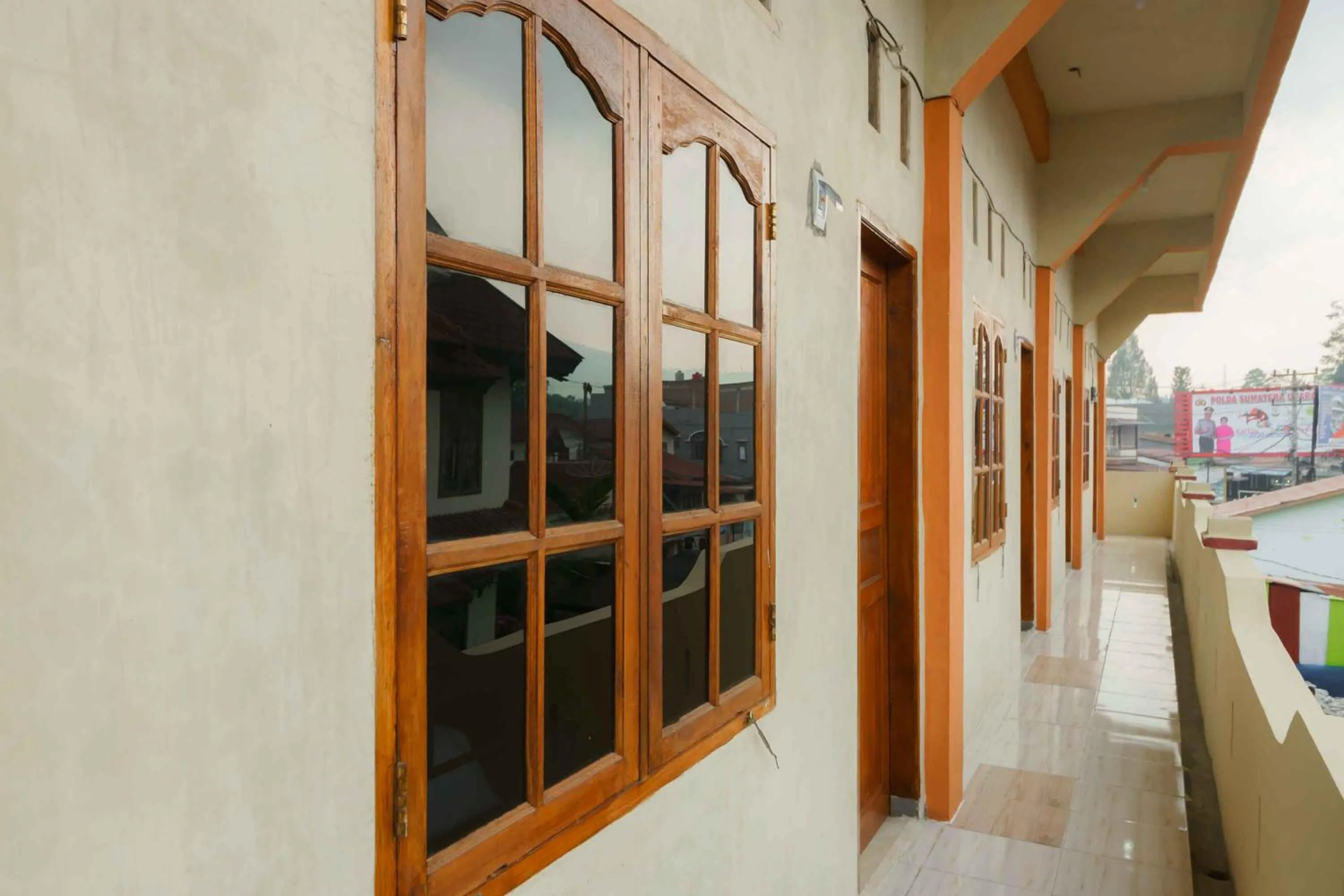 Facade/entrance in RedDoorz near Bukit Kubu Berastagi
