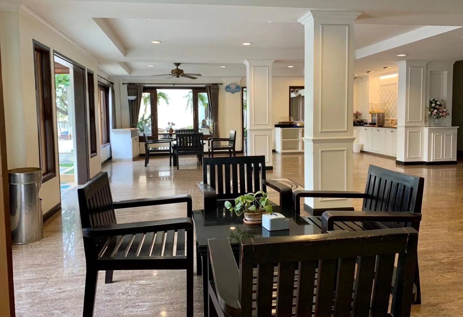 Restaurant/places to eat in Suansin Lanna Hotel