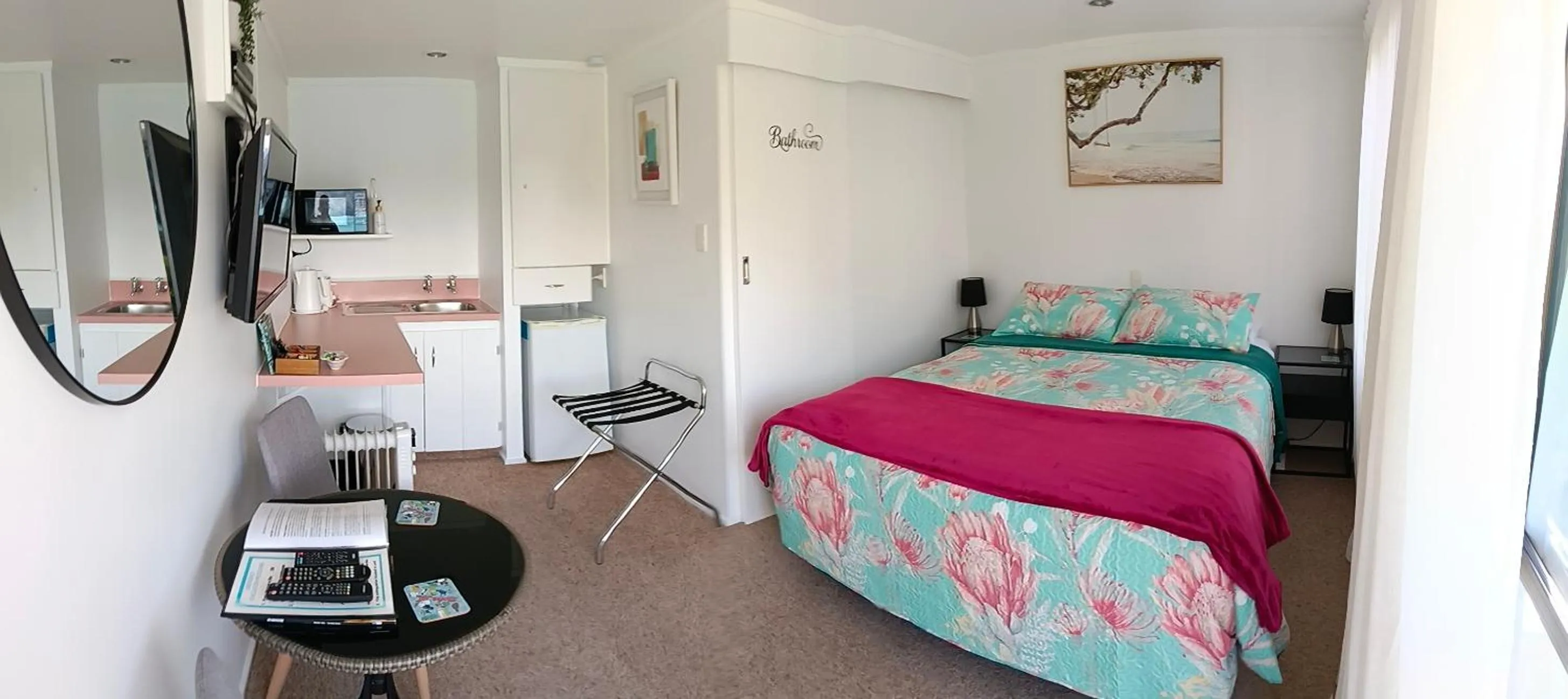 Photo of the whole room, Bed in A Sea View B&B