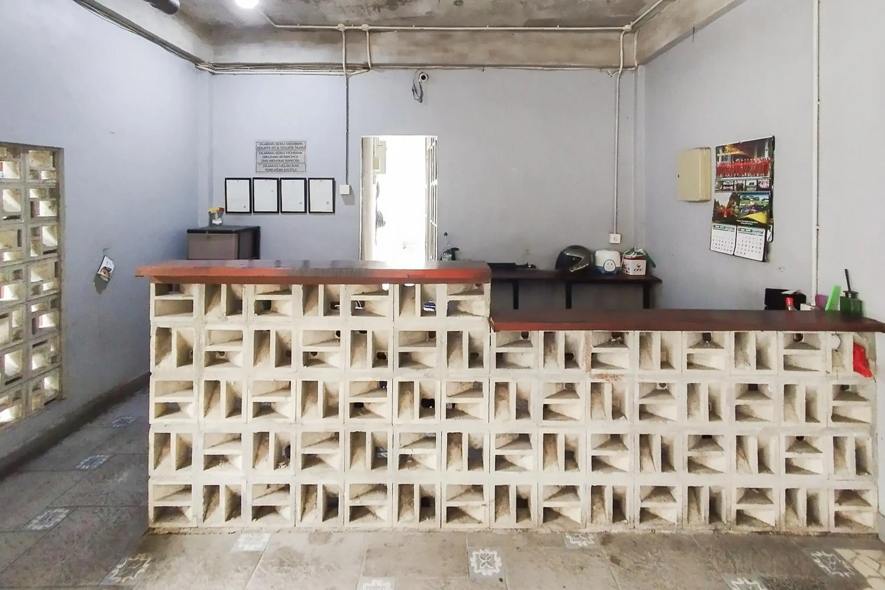 Lobby or reception in Alfalah Residence Syariah Mitra RedDoorz Lobby or reception in Alfalah Residence Syariah Mitra RedDoorz