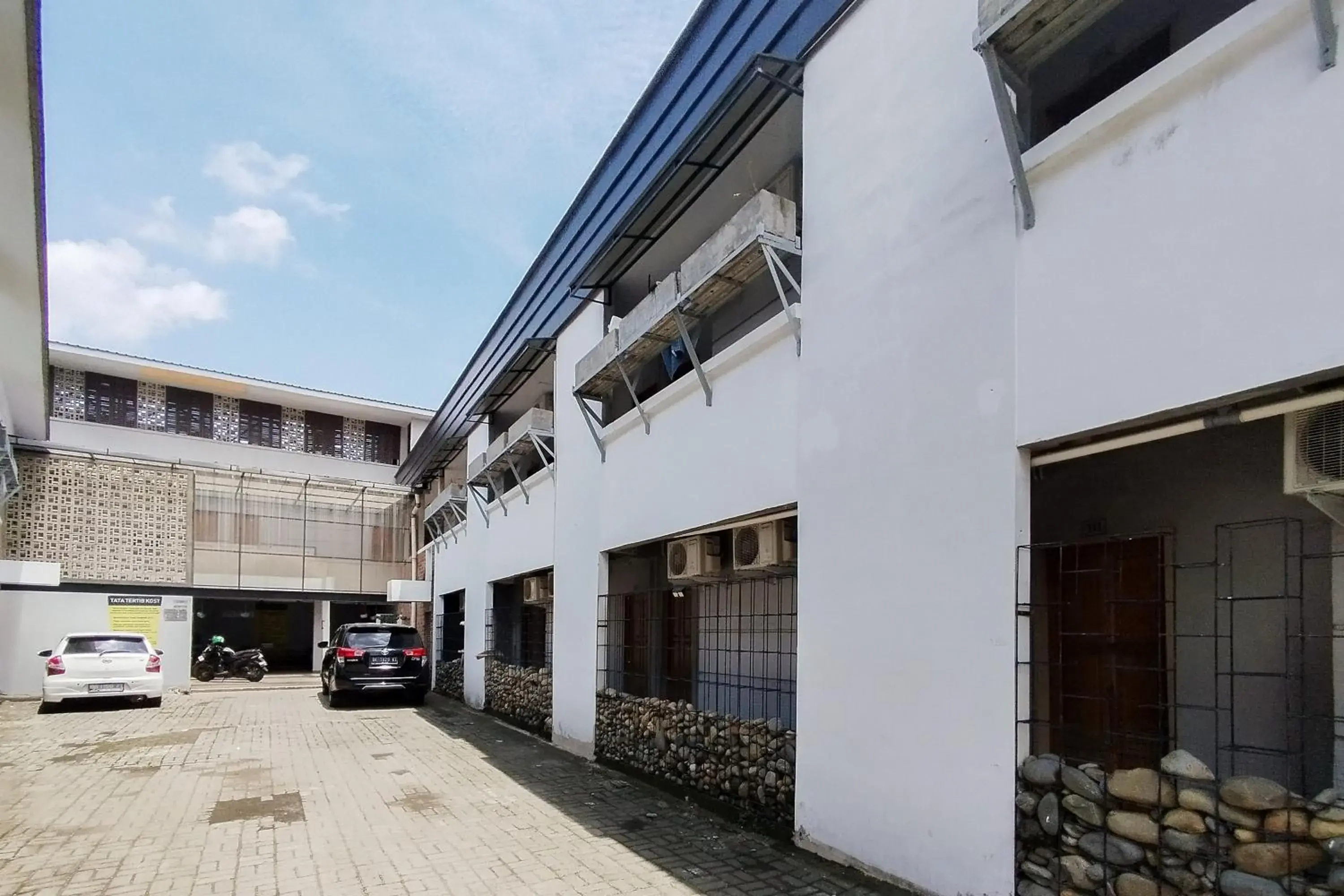 Property building in Alfalah Residence Syariah Mitra RedDoorz Property building in Alfalah Residence Syariah Mitra RedDoorz