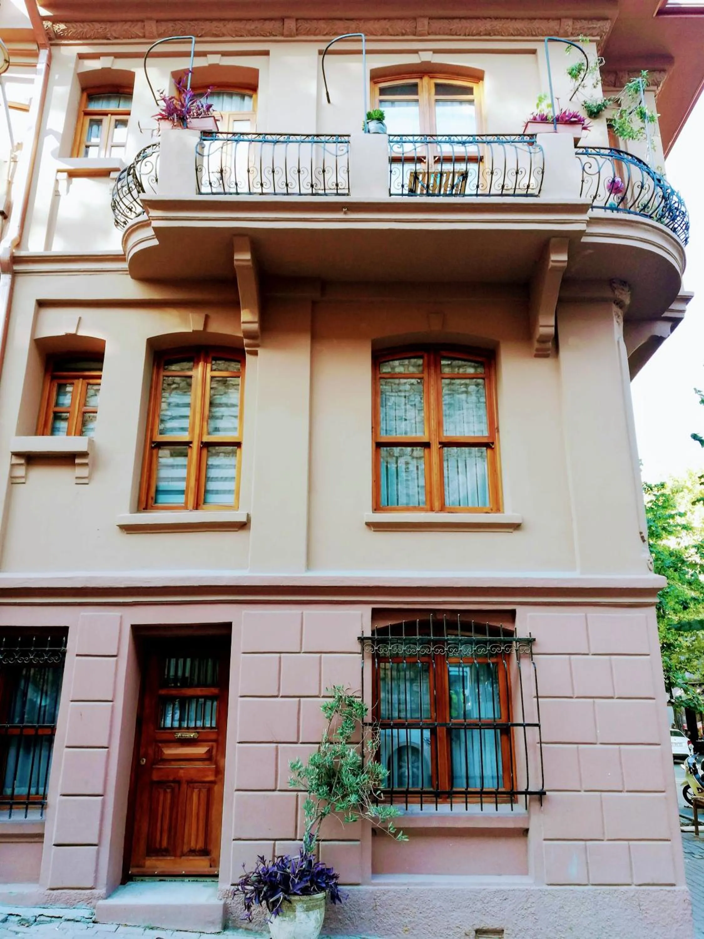 No 1 House By Valence