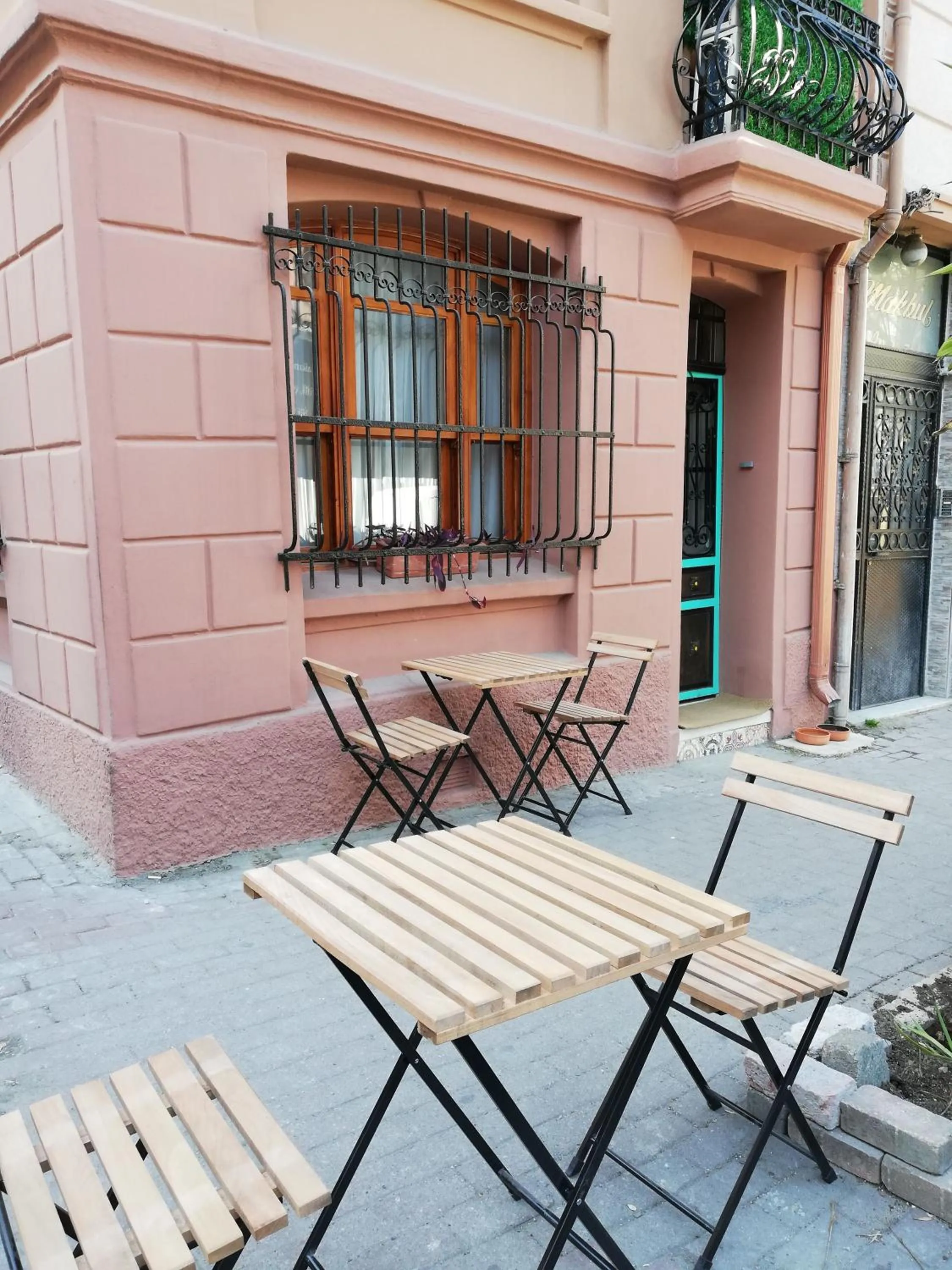 No 1 House By Valence