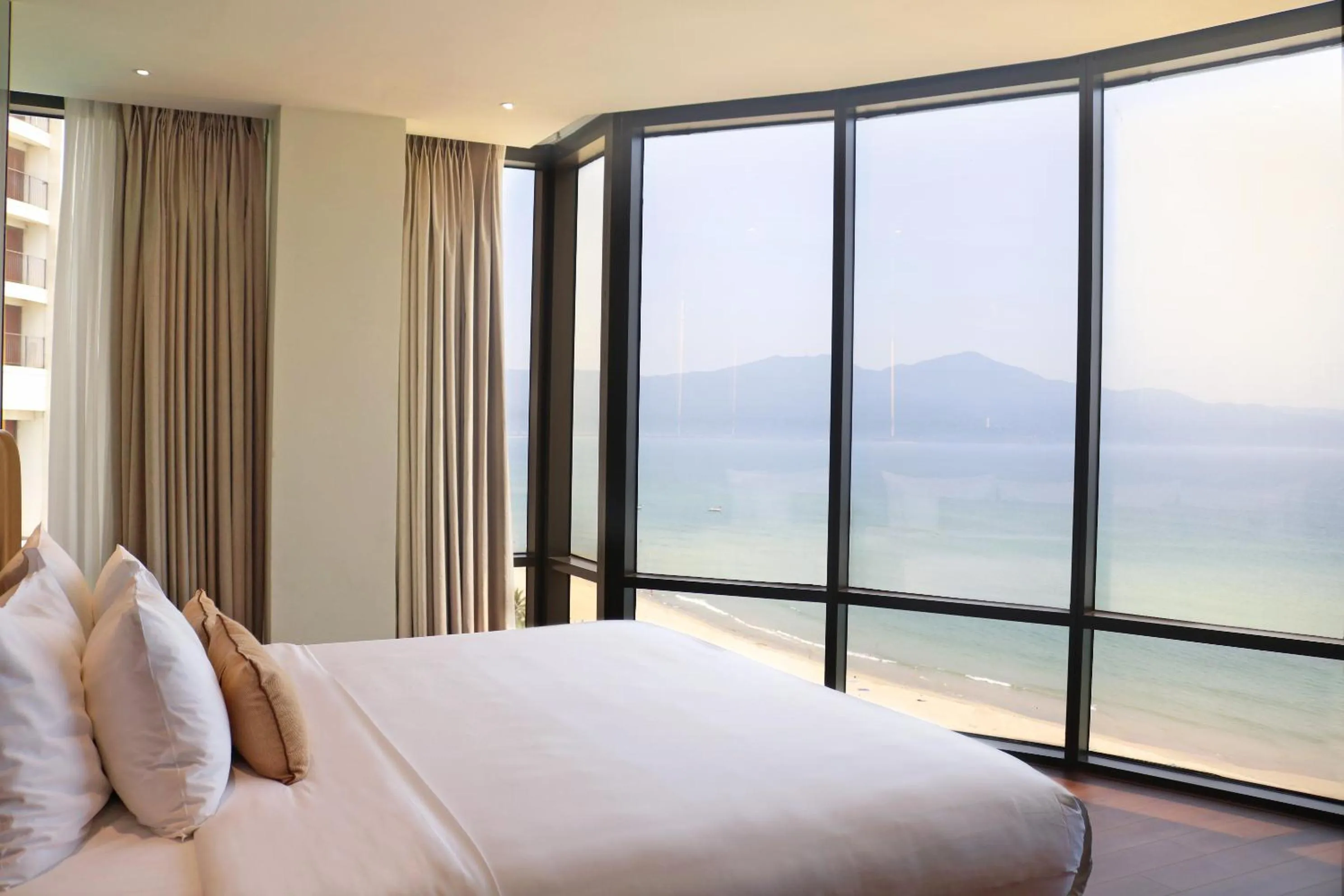 Bed in Holiday Beach Hotel Danang