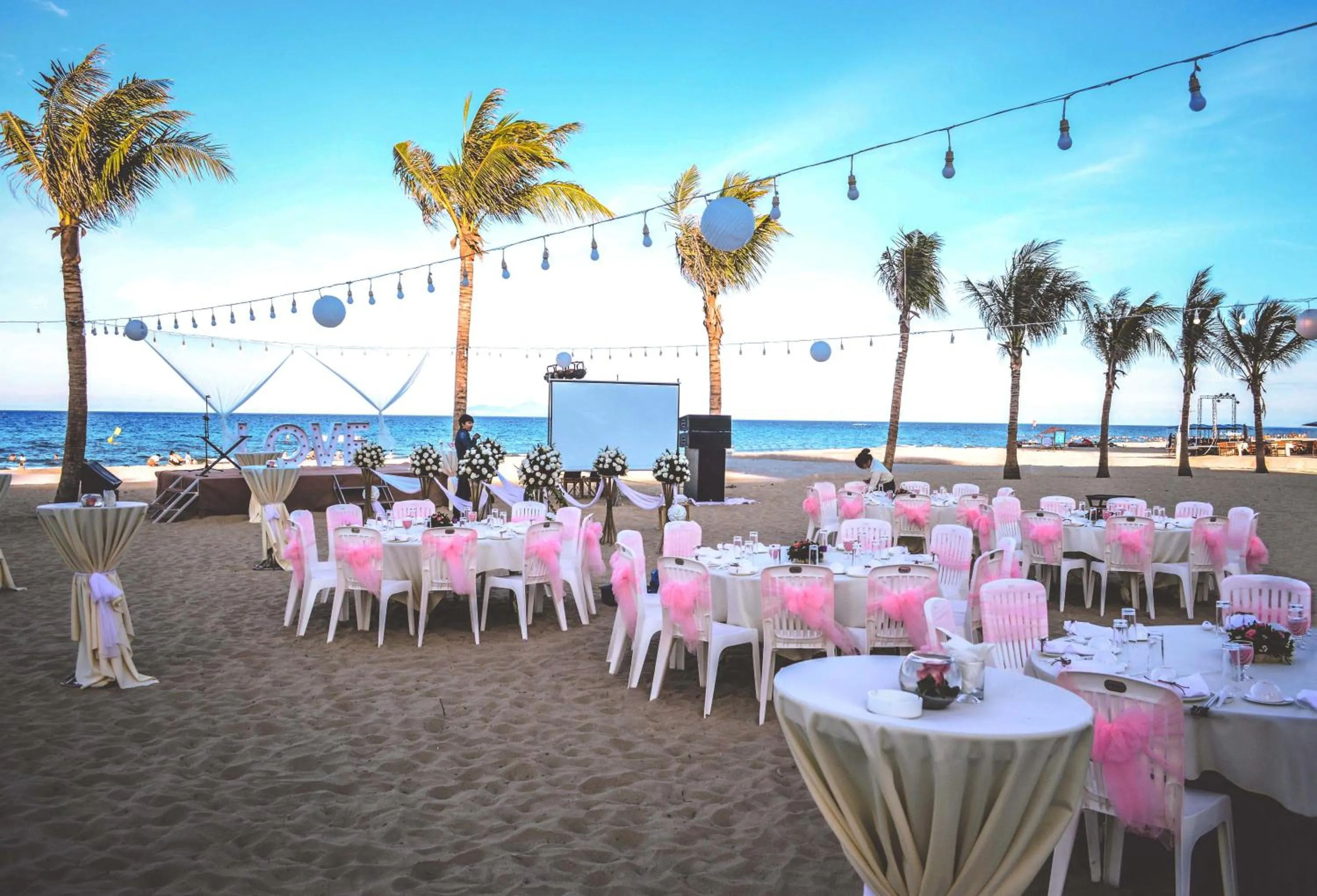 wedding in Holiday Beach Hotel Danang