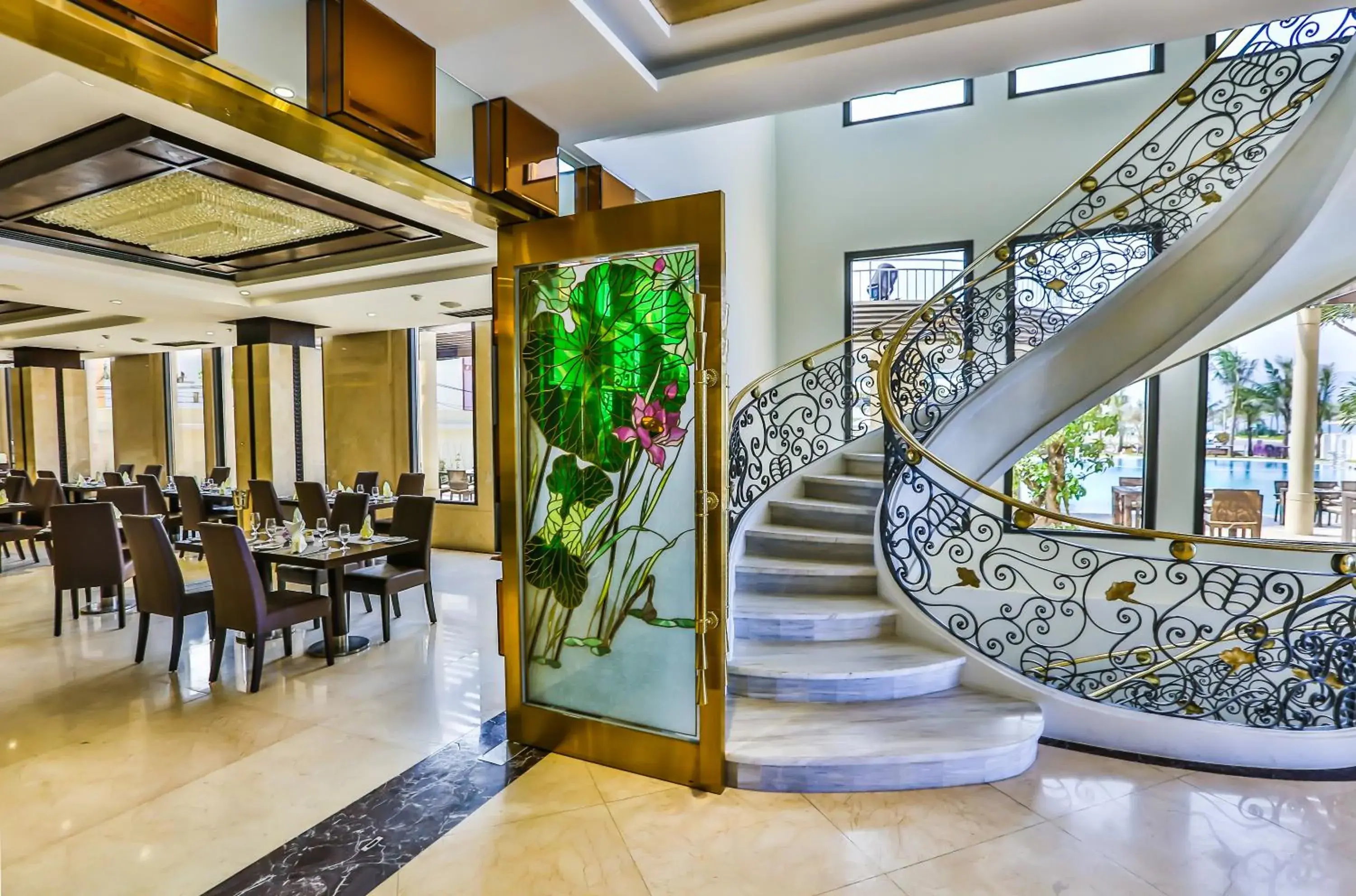 Restaurant/places to eat in Holiday Beach Hotel Danang Restaurant/places to eat in Holiday Beach Hotel Danang