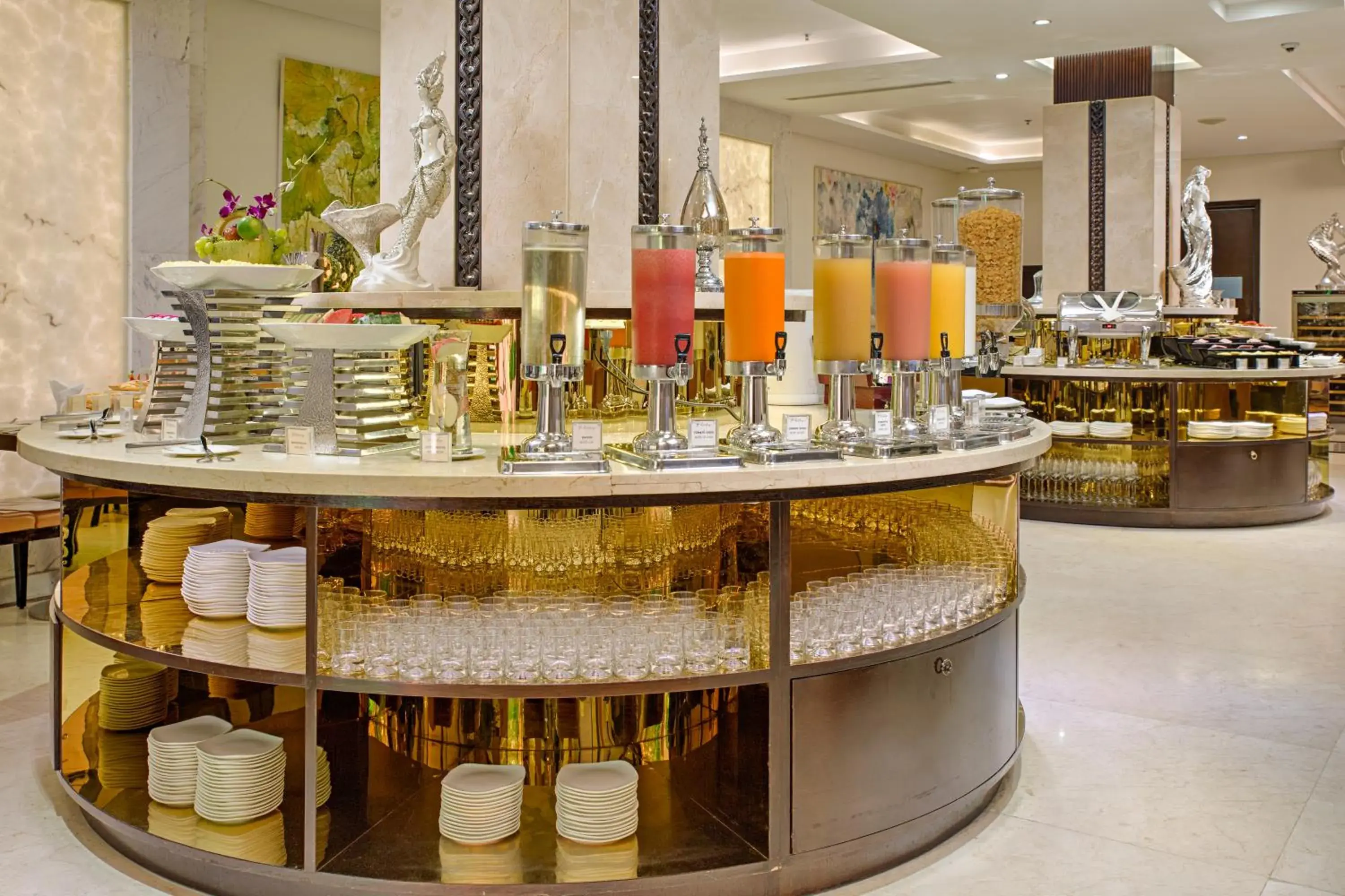 Restaurant/places to eat in Holiday Beach Hotel Danang Restaurant/places to eat in Holiday Beach Hotel Danang