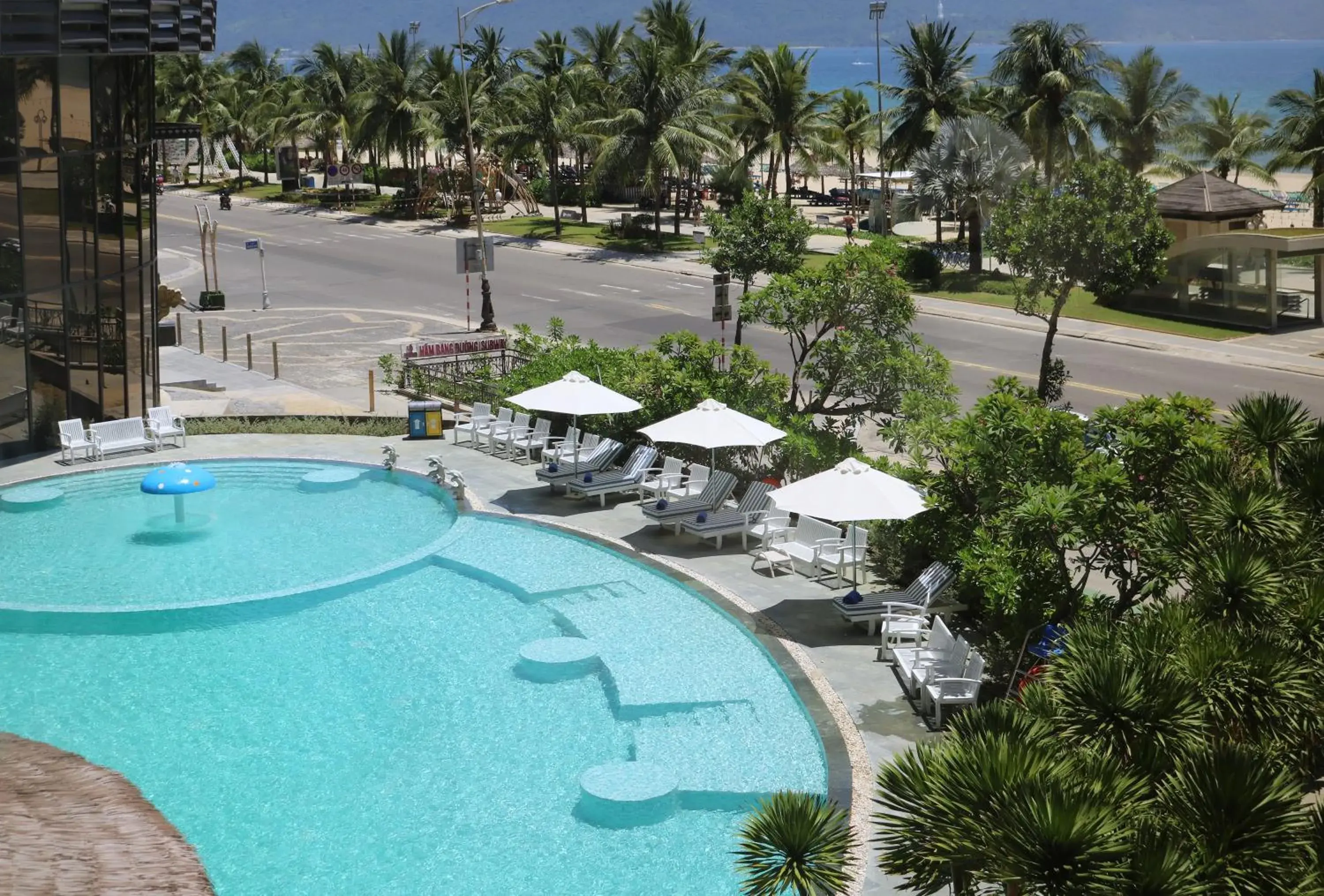 Swimming pool in Holiday Beach Hotel Danang Swimming pool in Holiday Beach Hotel Danang
