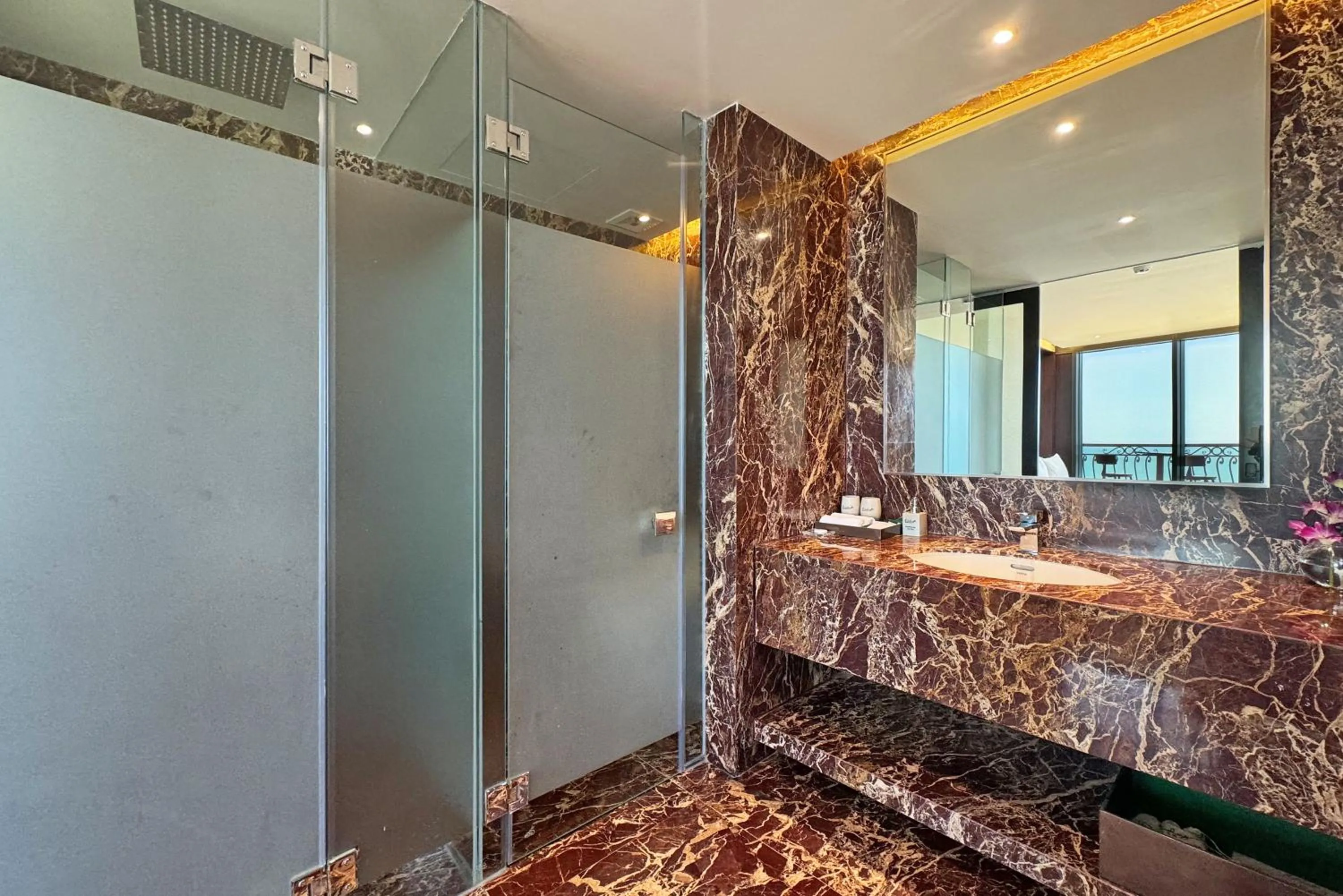 Toilet in Holiday Beach Hotel Danang