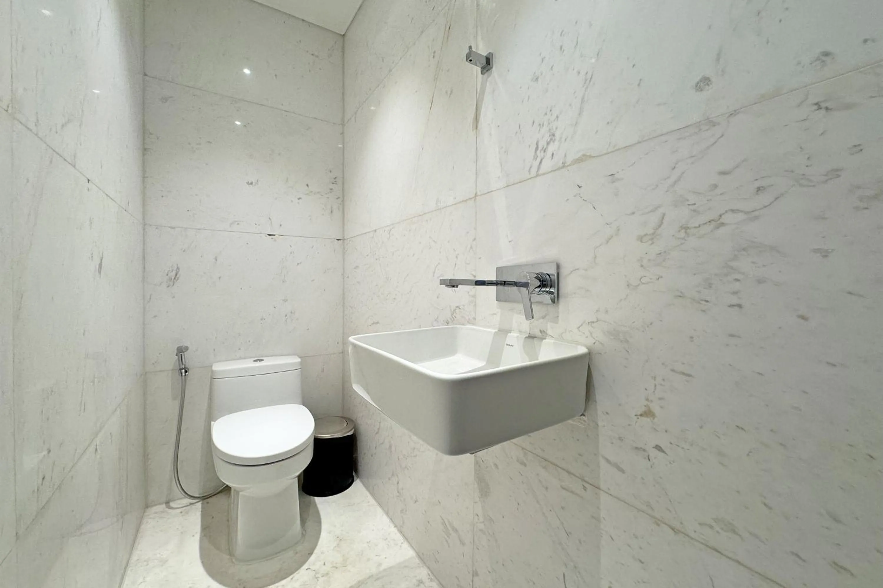 Shower in Holiday Beach Hotel Danang