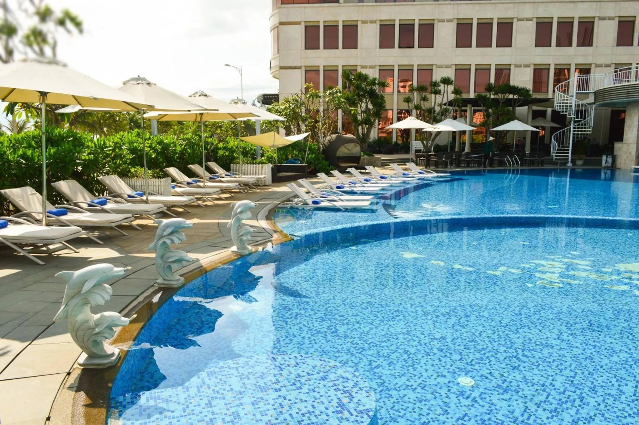 Swimming pool in Holiday Beach Hotel Danang