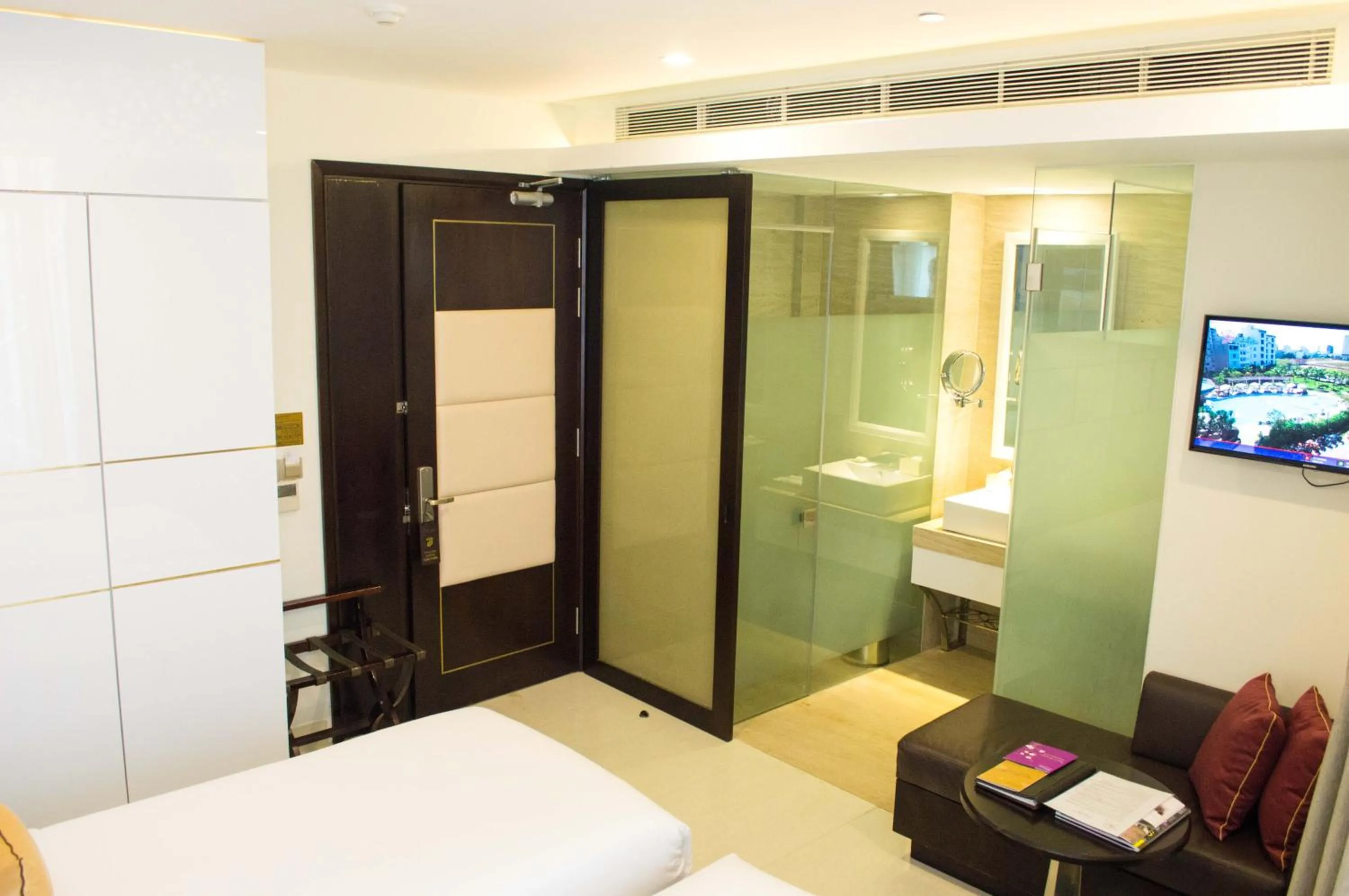 Bathroom, Bed in Holiday Beach Hotel Danang