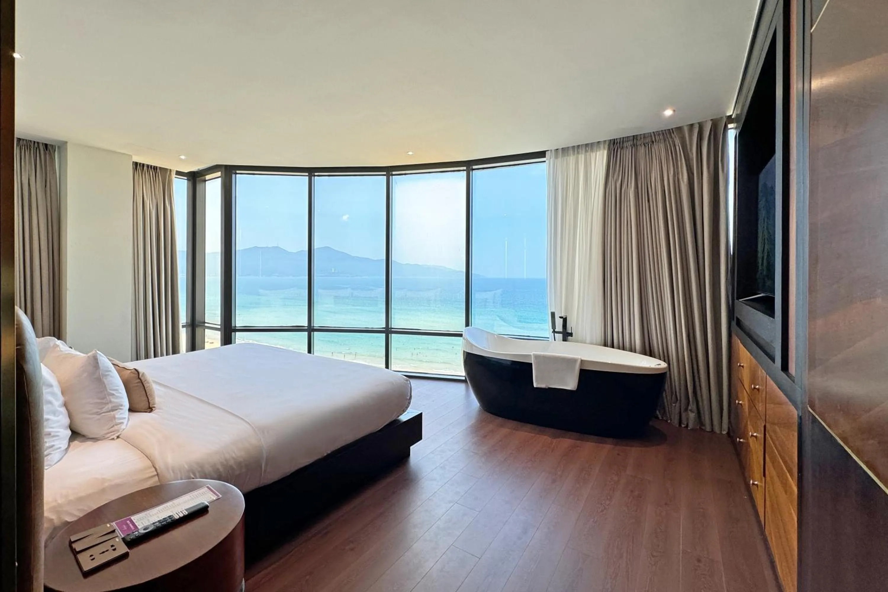 Bed in Holiday Beach Hotel Danang