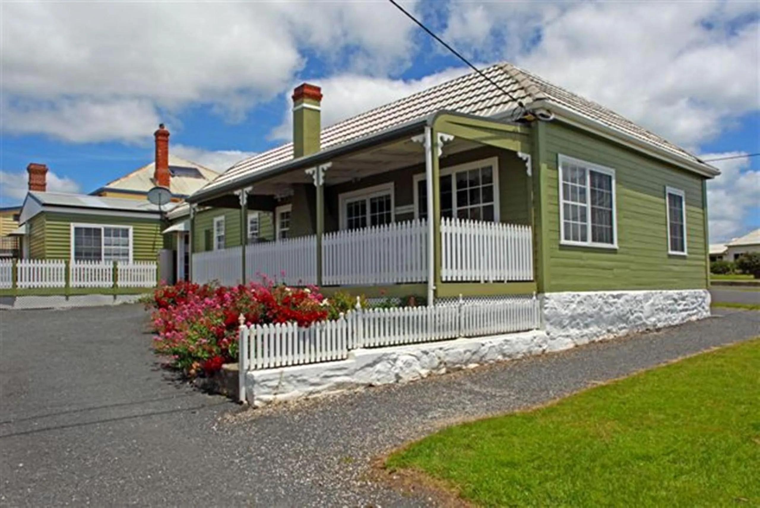 Three-Bedroom Cottage with Partial Sea View in Stanley Hotel