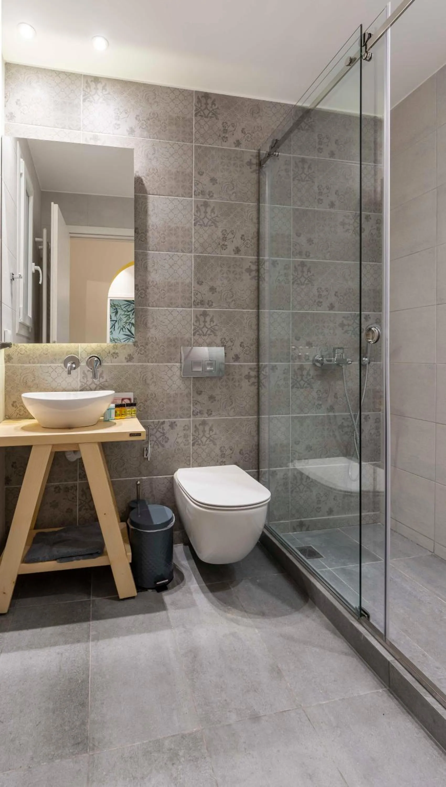 Bathroom in “Champions” Apartment in N. Kosmos neighbourhood