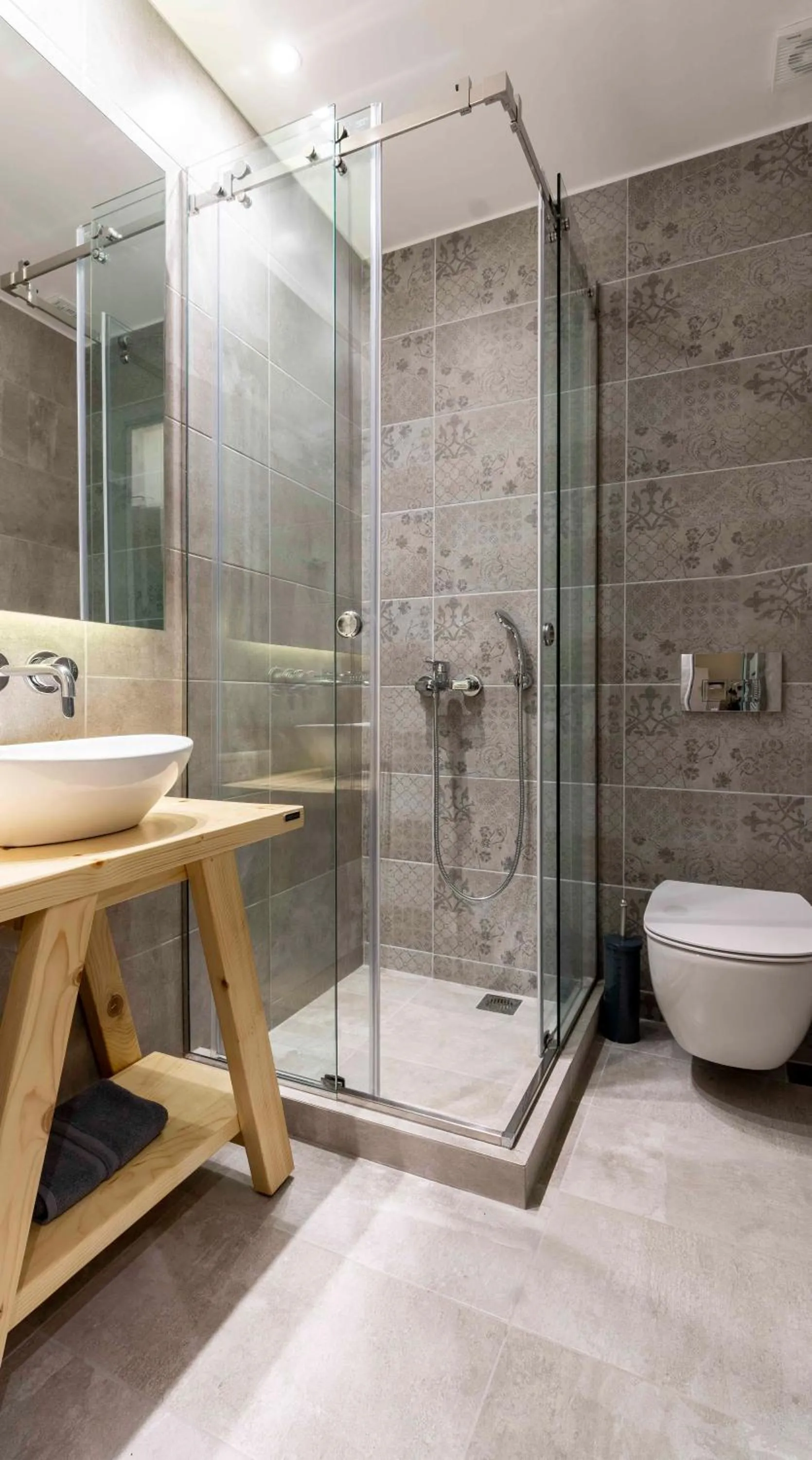 Shower in “Champions” Apartment in N. Kosmos neighbourhood