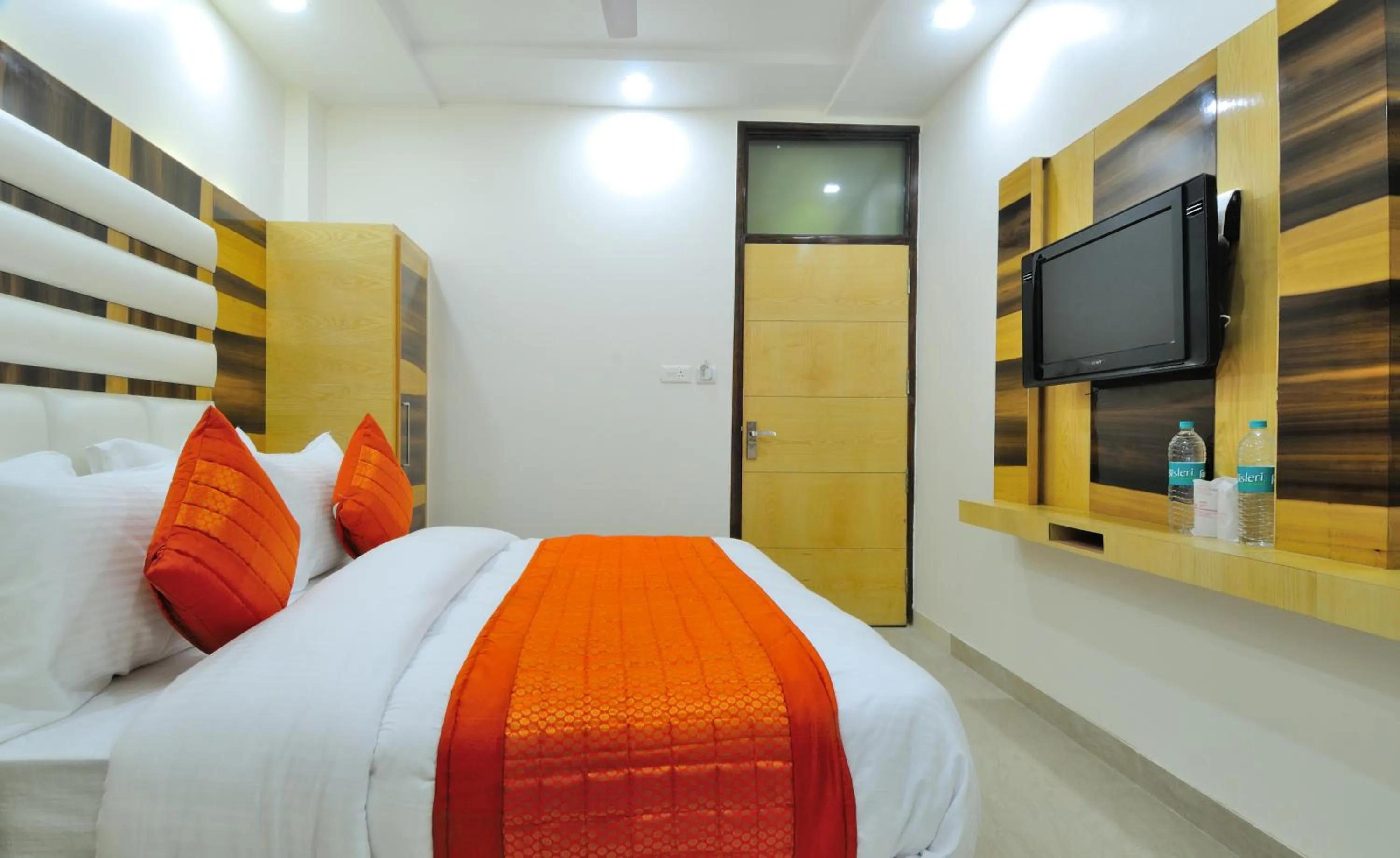 Bedroom, Bed in The Gold Inn - Paharganj