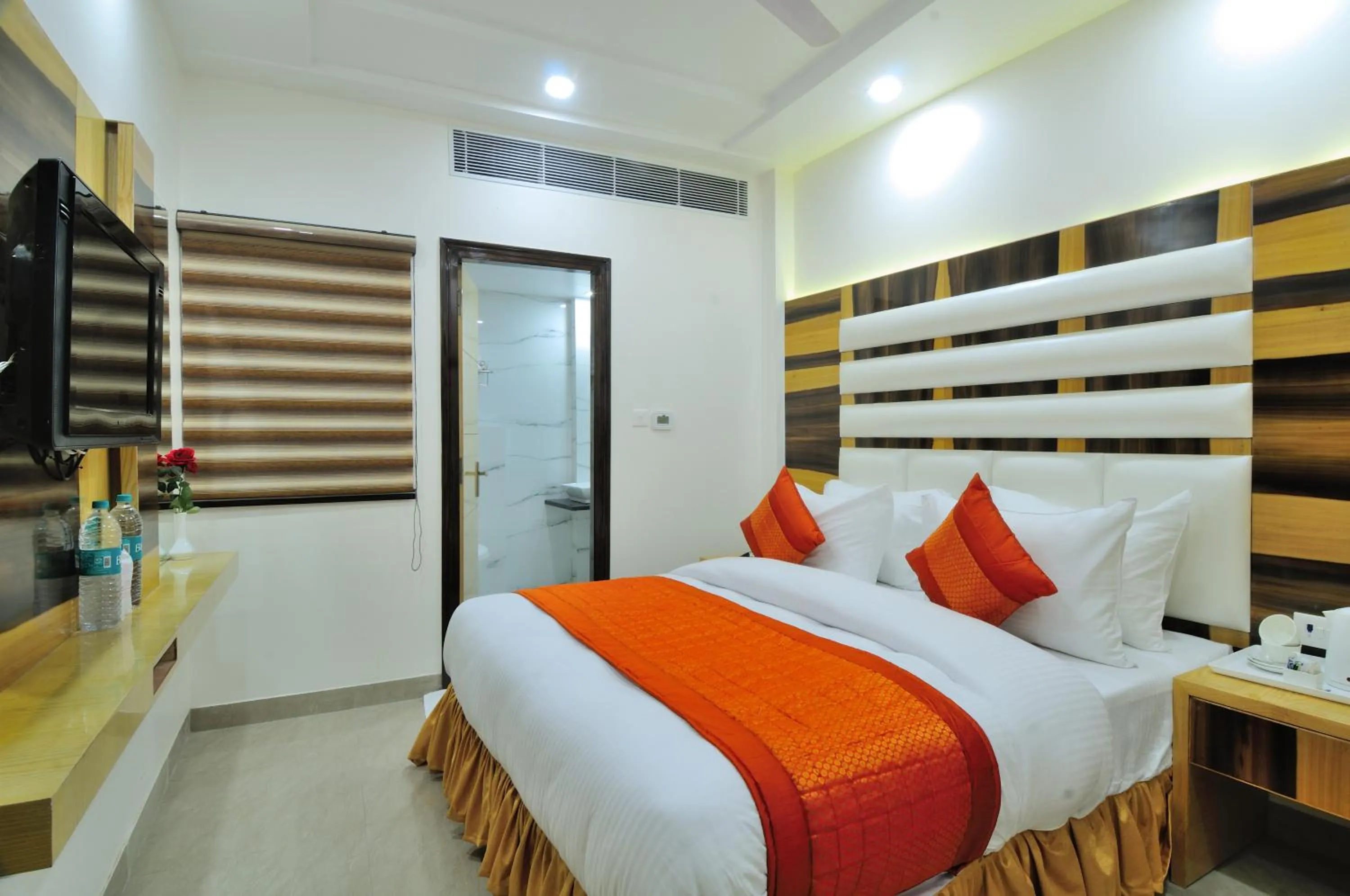 Bedroom, Bed in The Gold Inn - Paharganj
