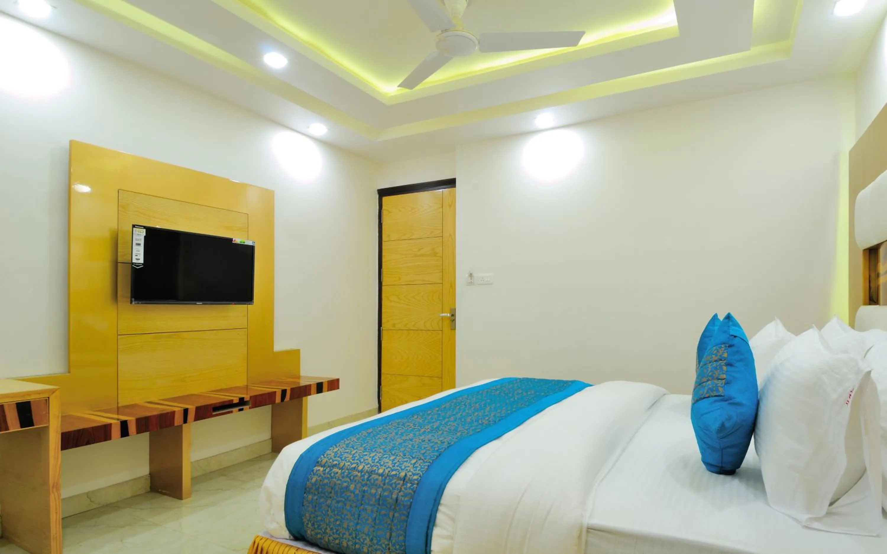 Bedroom, Bed in The Gold Inn - Paharganj