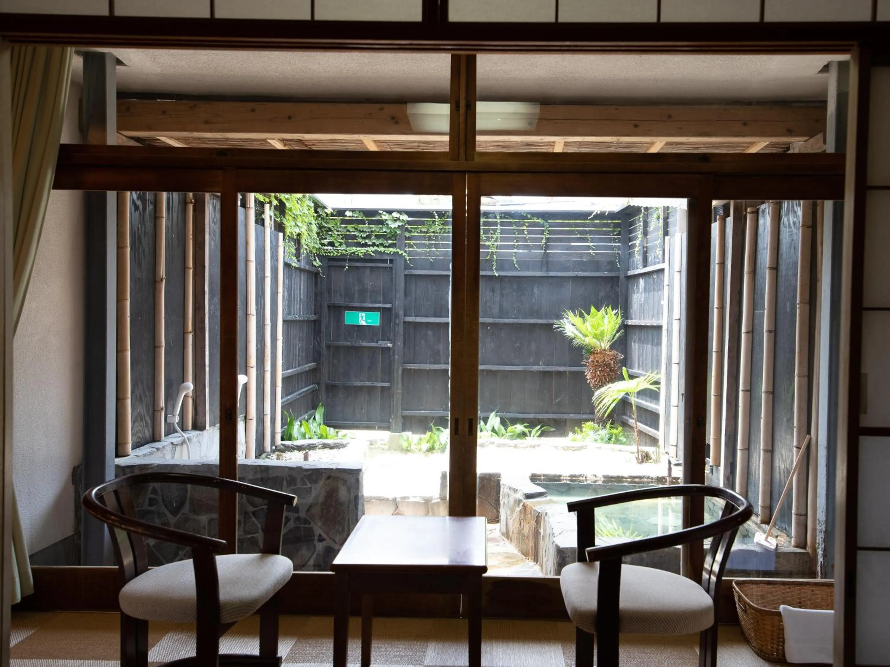 Photo of the whole room in HOTEL SHIRAHAMAKAN