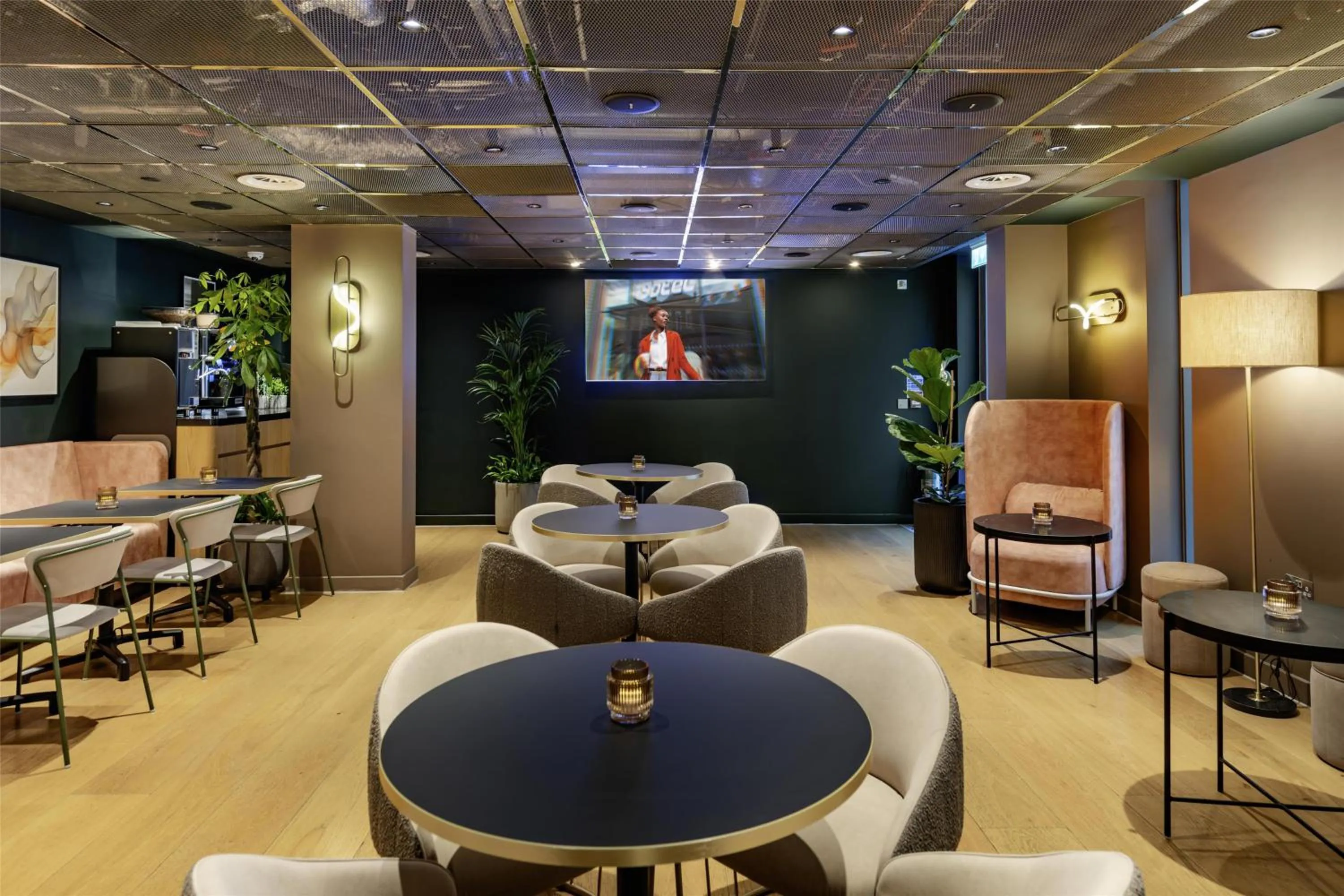 Lounge or bar in YOTEL London City