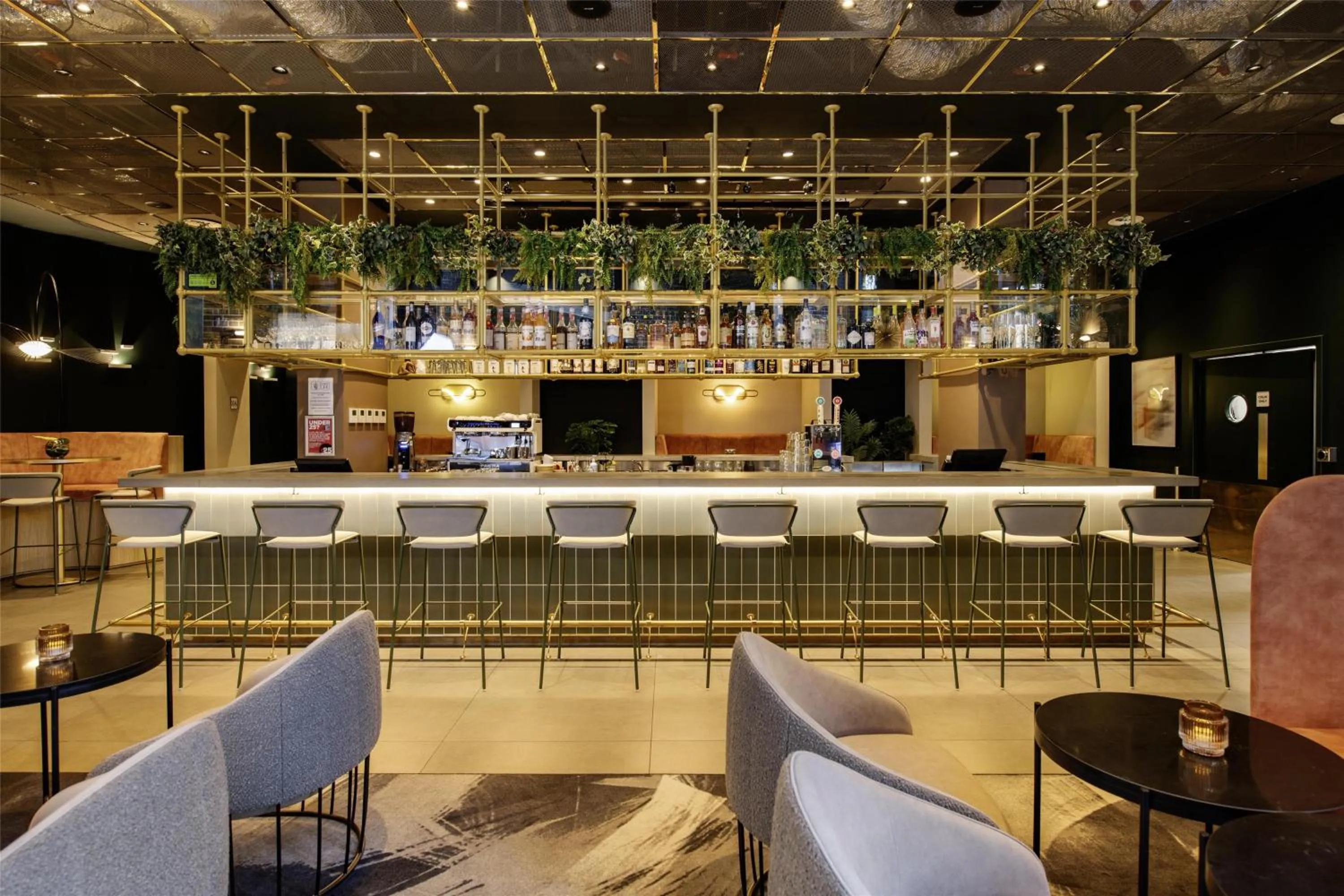 Communal lounge/ TV room in YOTEL London City