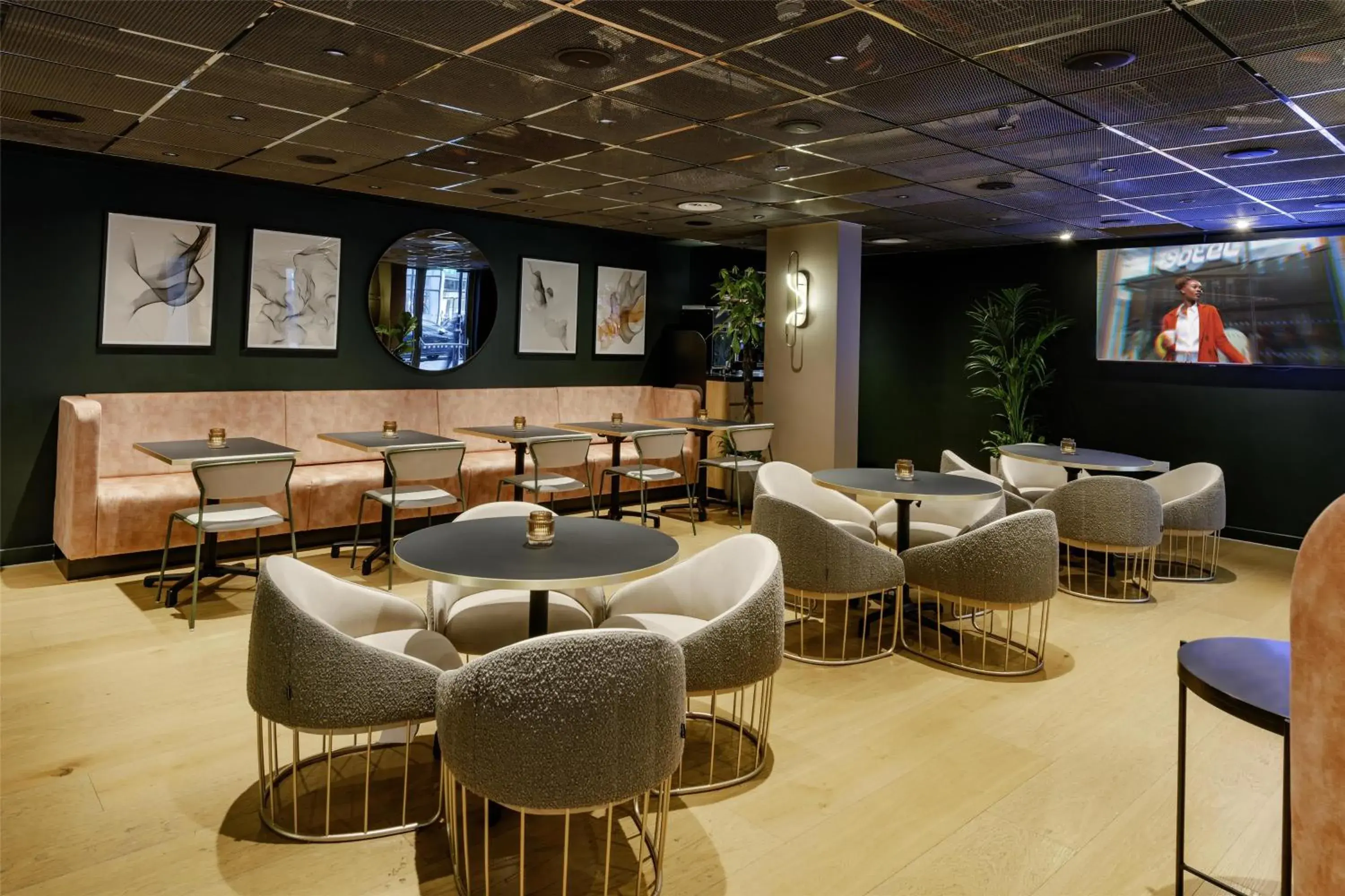 Lounge or bar in YOTEL London City Lounge or bar in YOTEL London City
