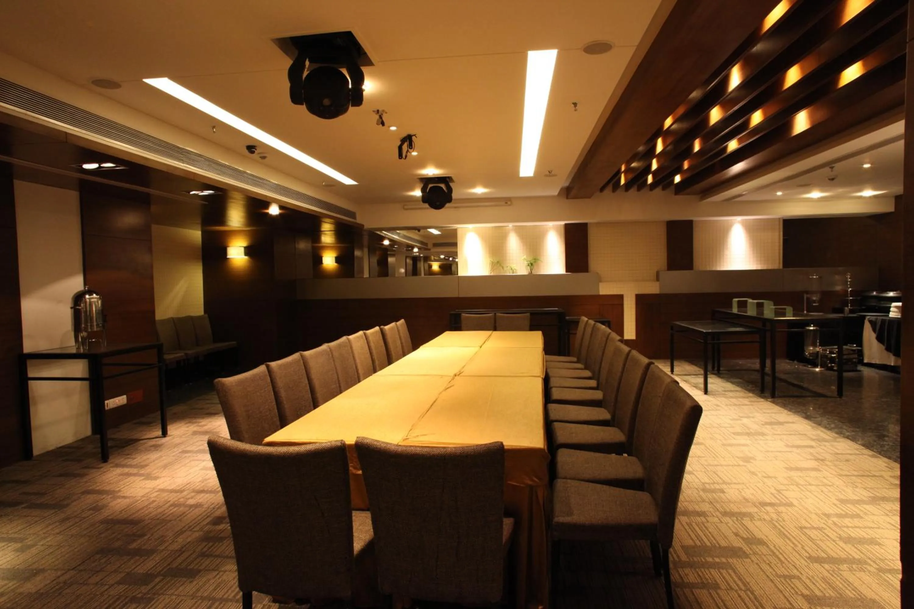 Business facilities in Maya Hotel