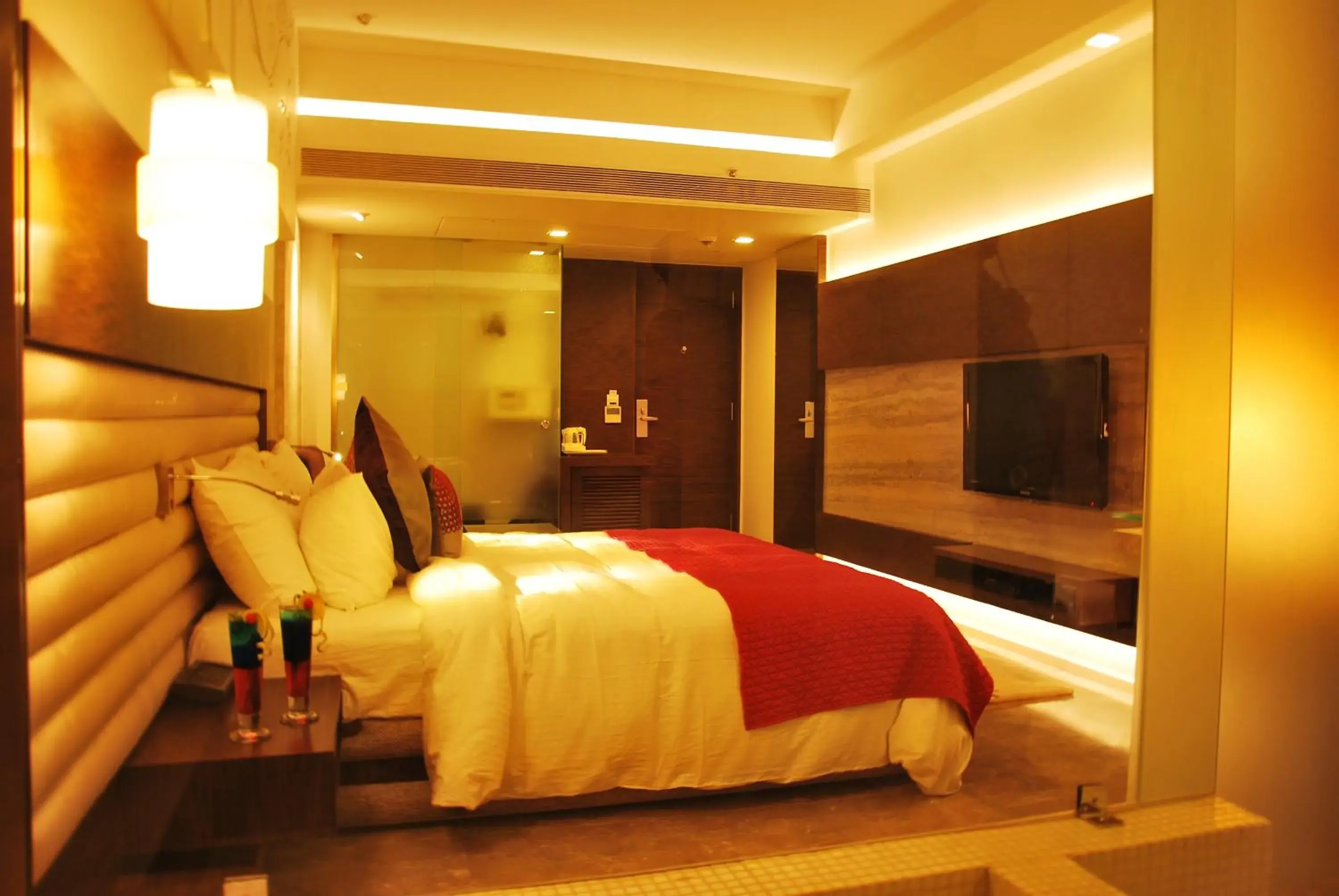 Photo of the whole room, Bed in Maya Hotel Photo of the whole room, Bed in Maya Hotel