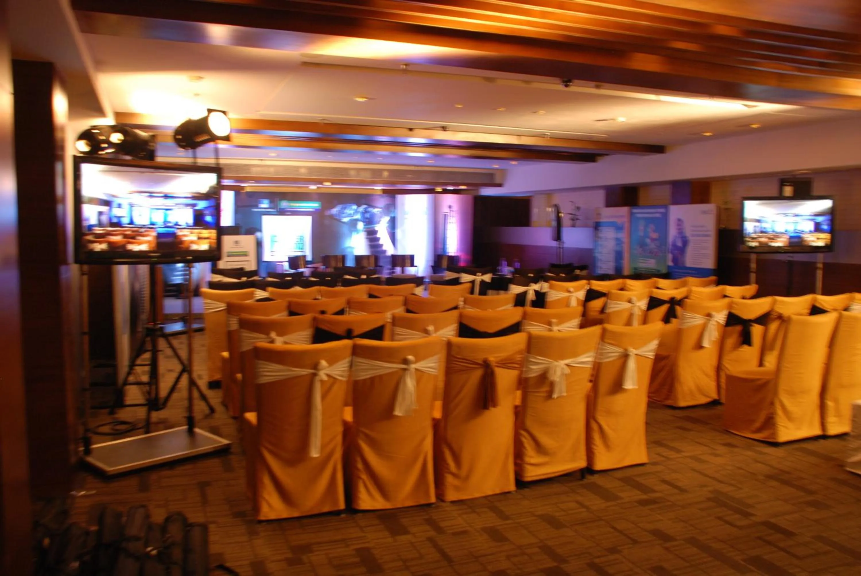 Business facilities in Maya Hotel