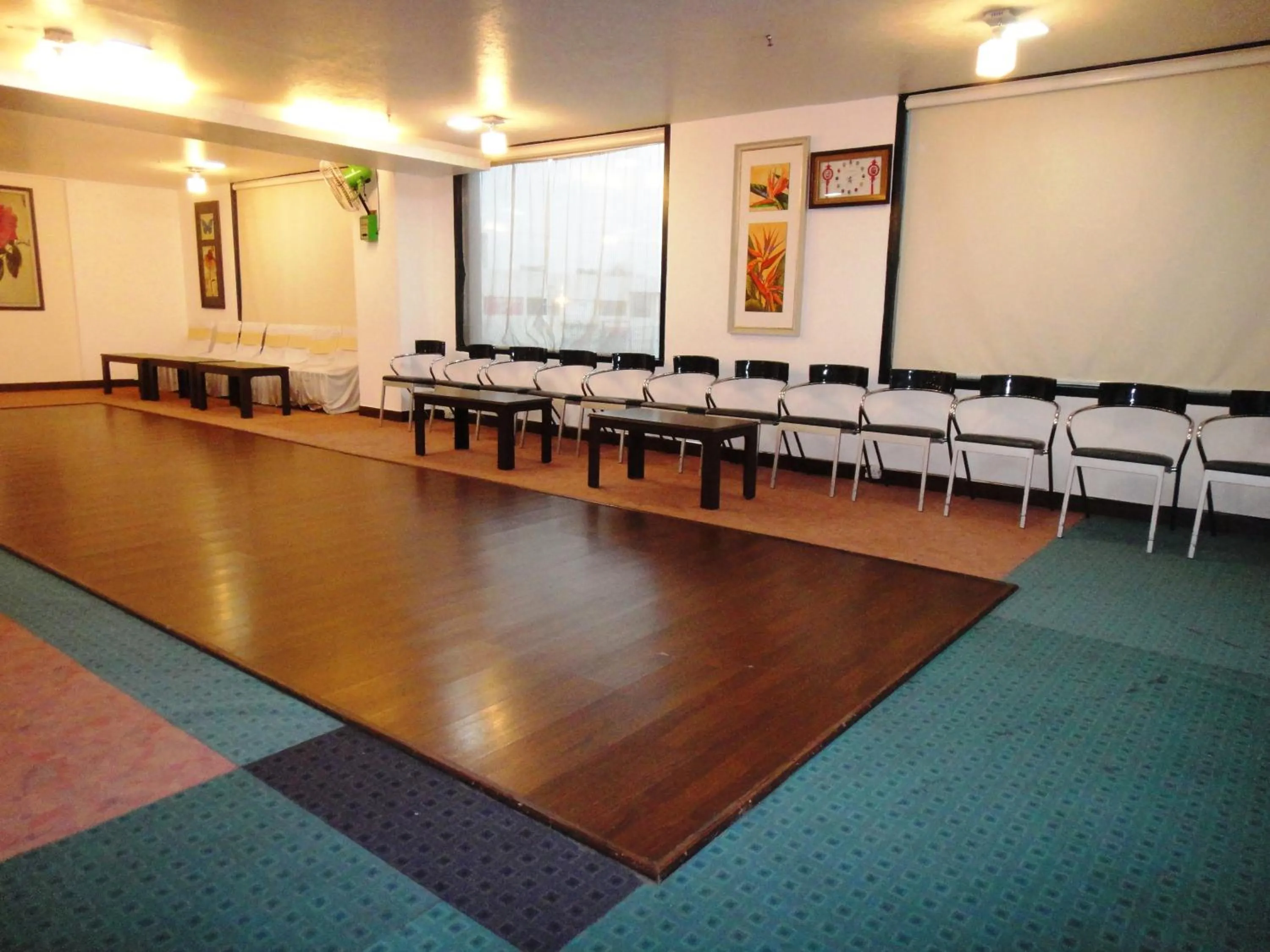 Business facilities in Hotel Orbit