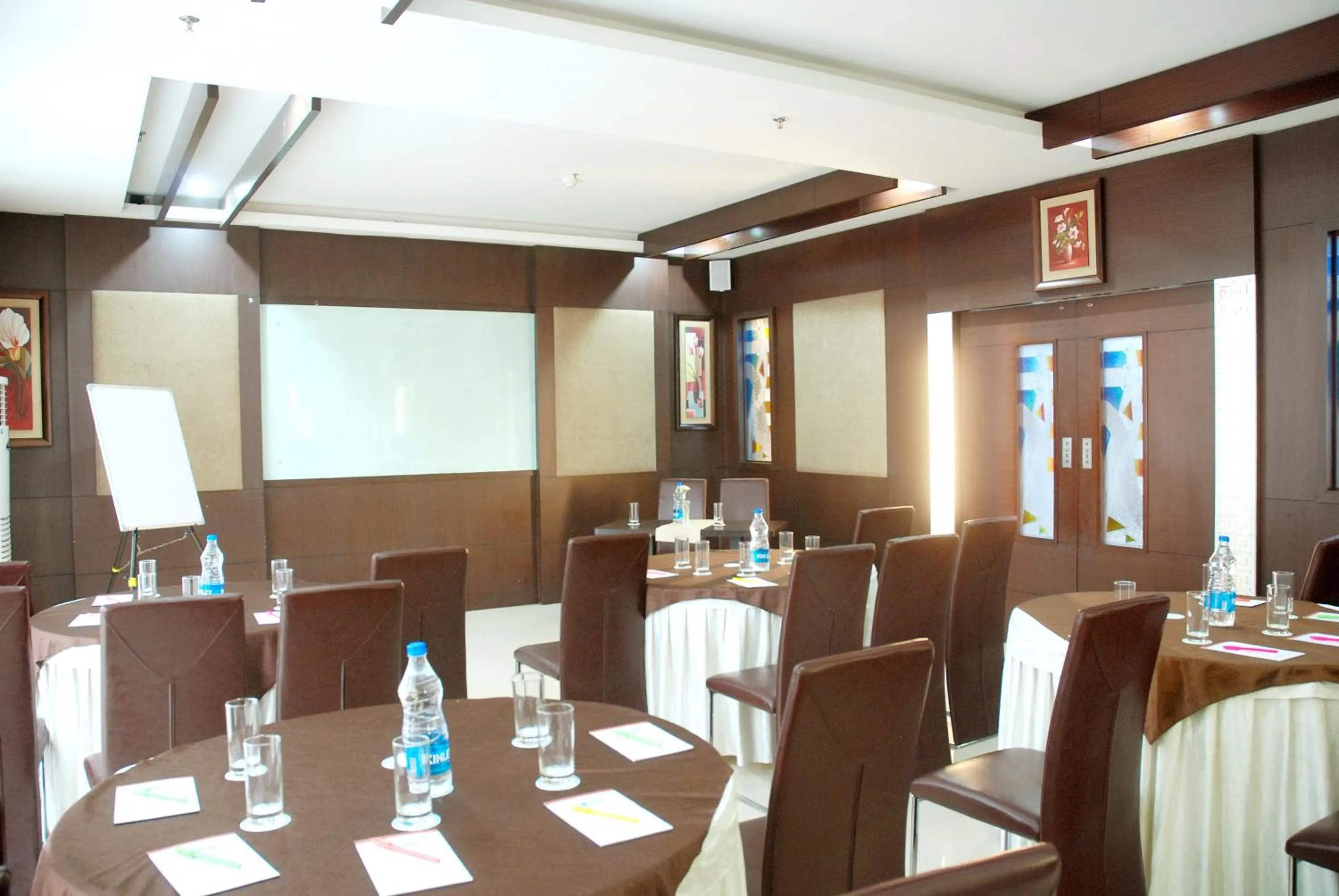 Business facilities in Hotel Orbit