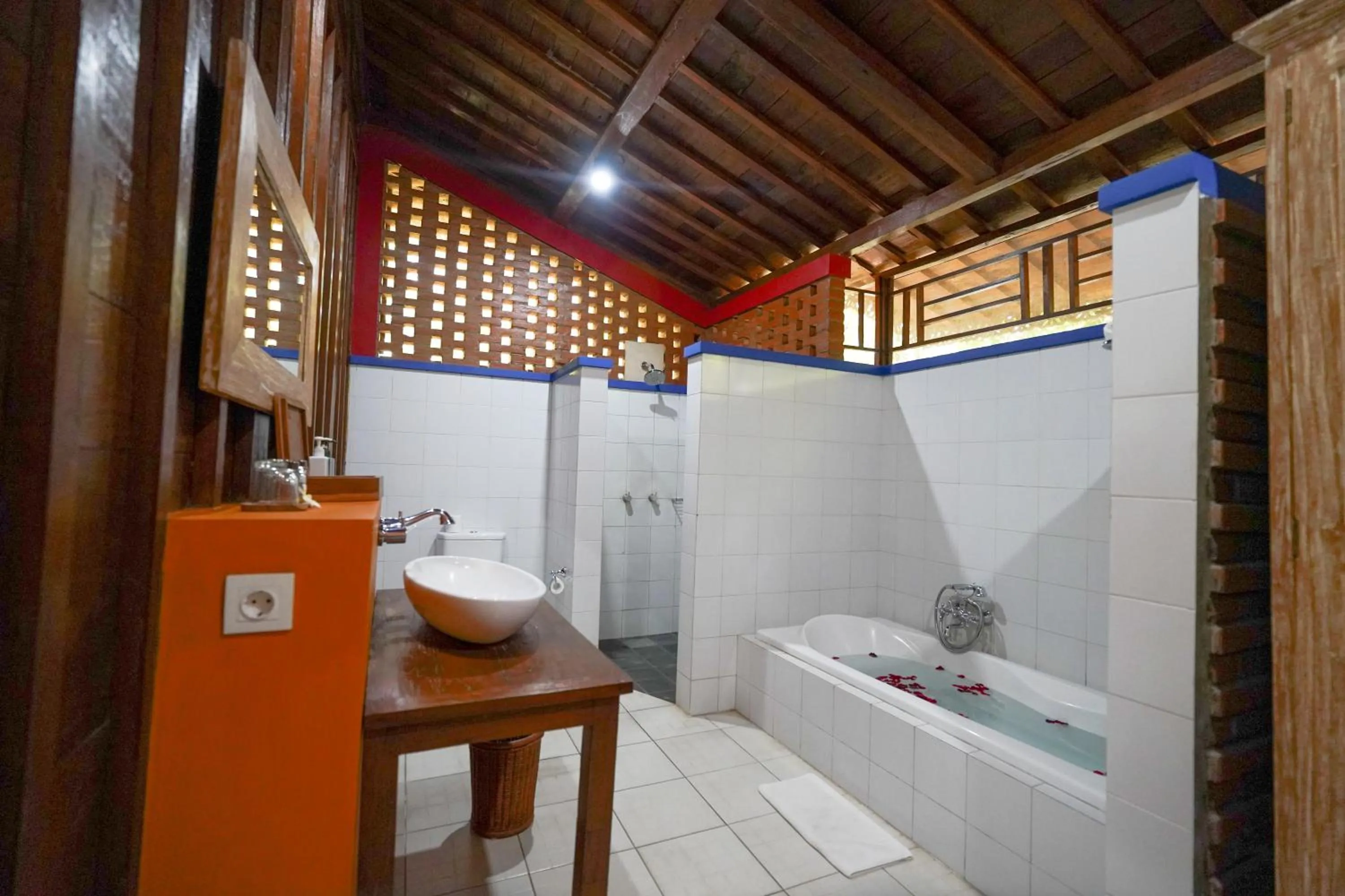 Shower in Ubud Heaven Penestanan