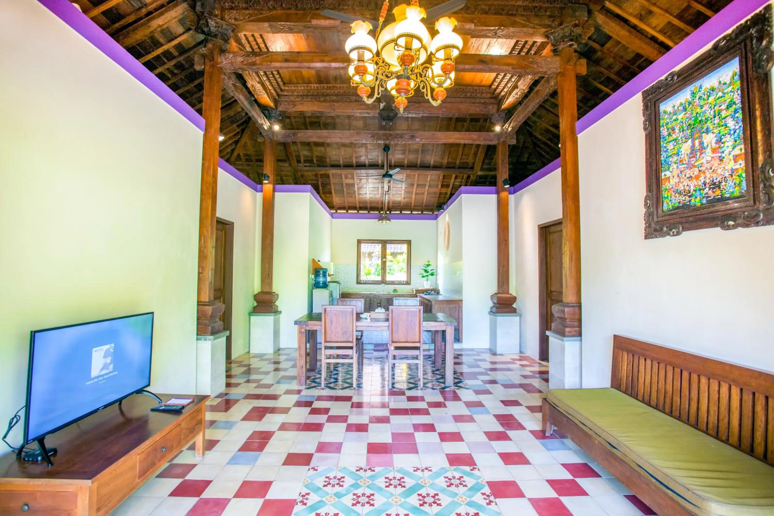 Communal lounge/ TV room in Ubud Heaven Penestanan