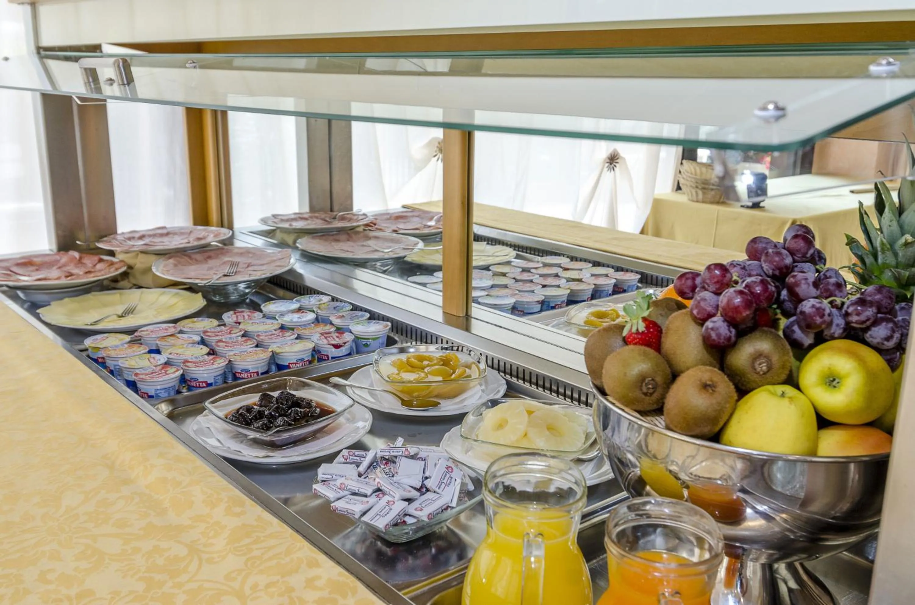 Buffet breakfast in Hotel Principe